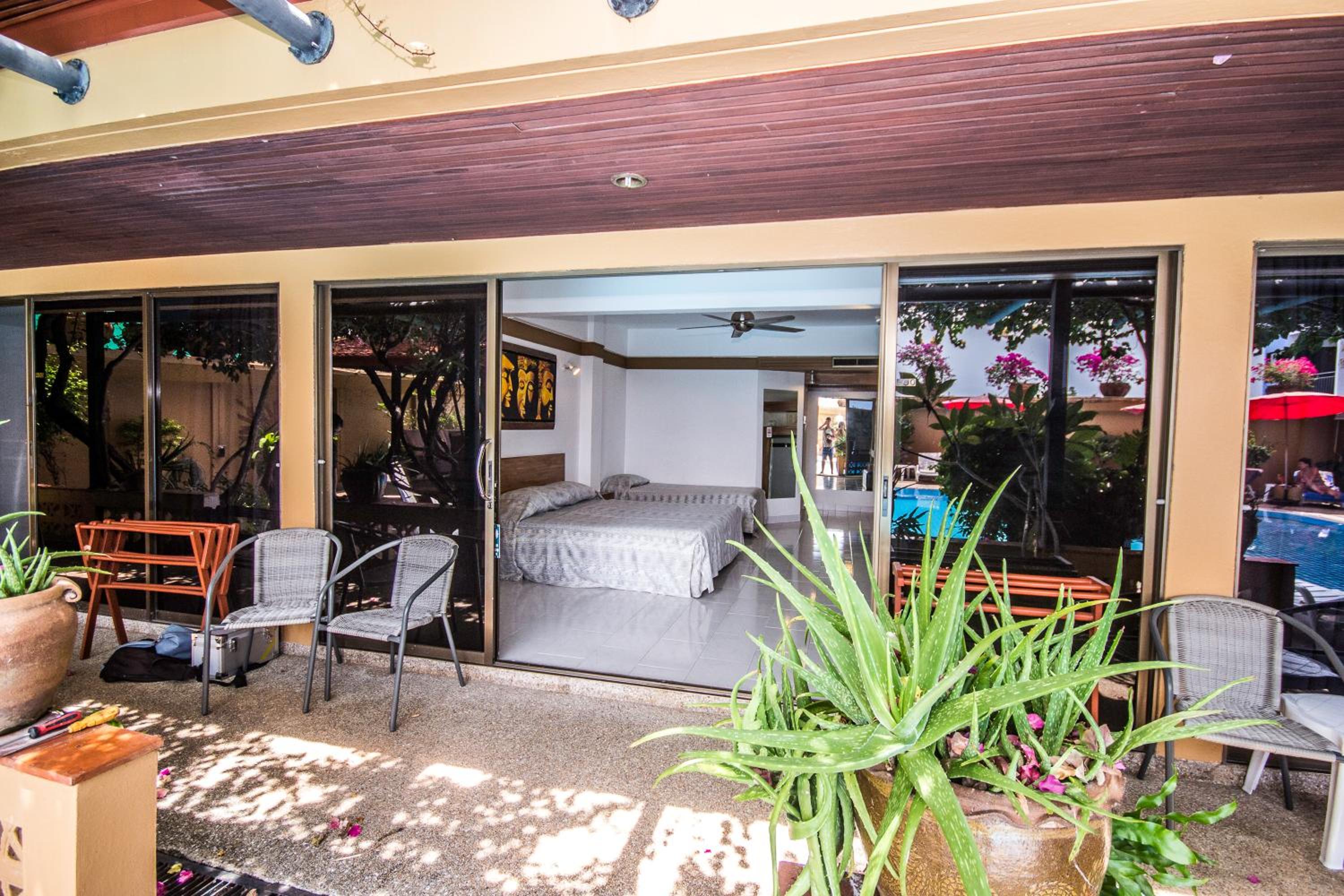 Studio with Pool View photo 3