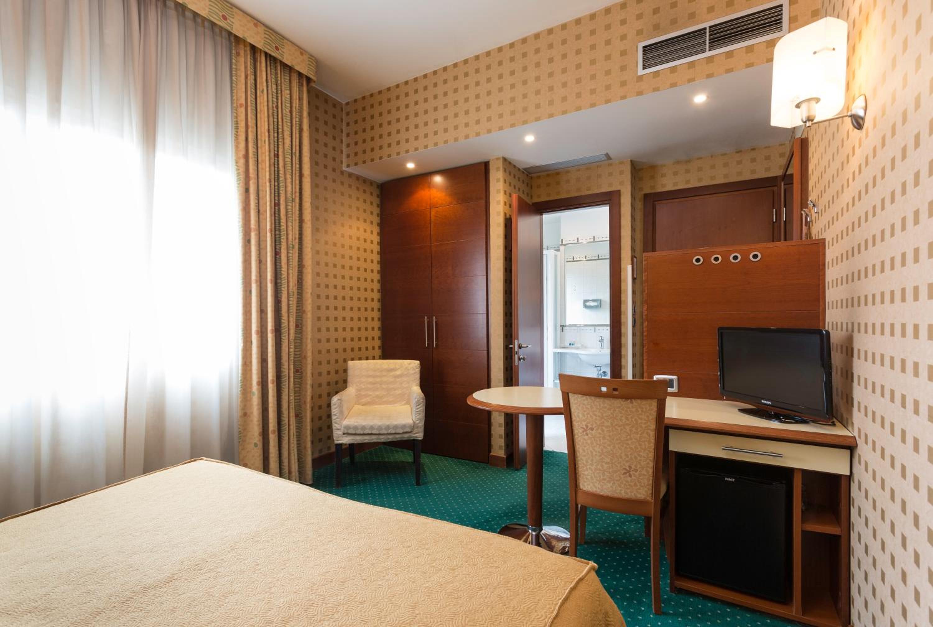 Double Room - Photo 4