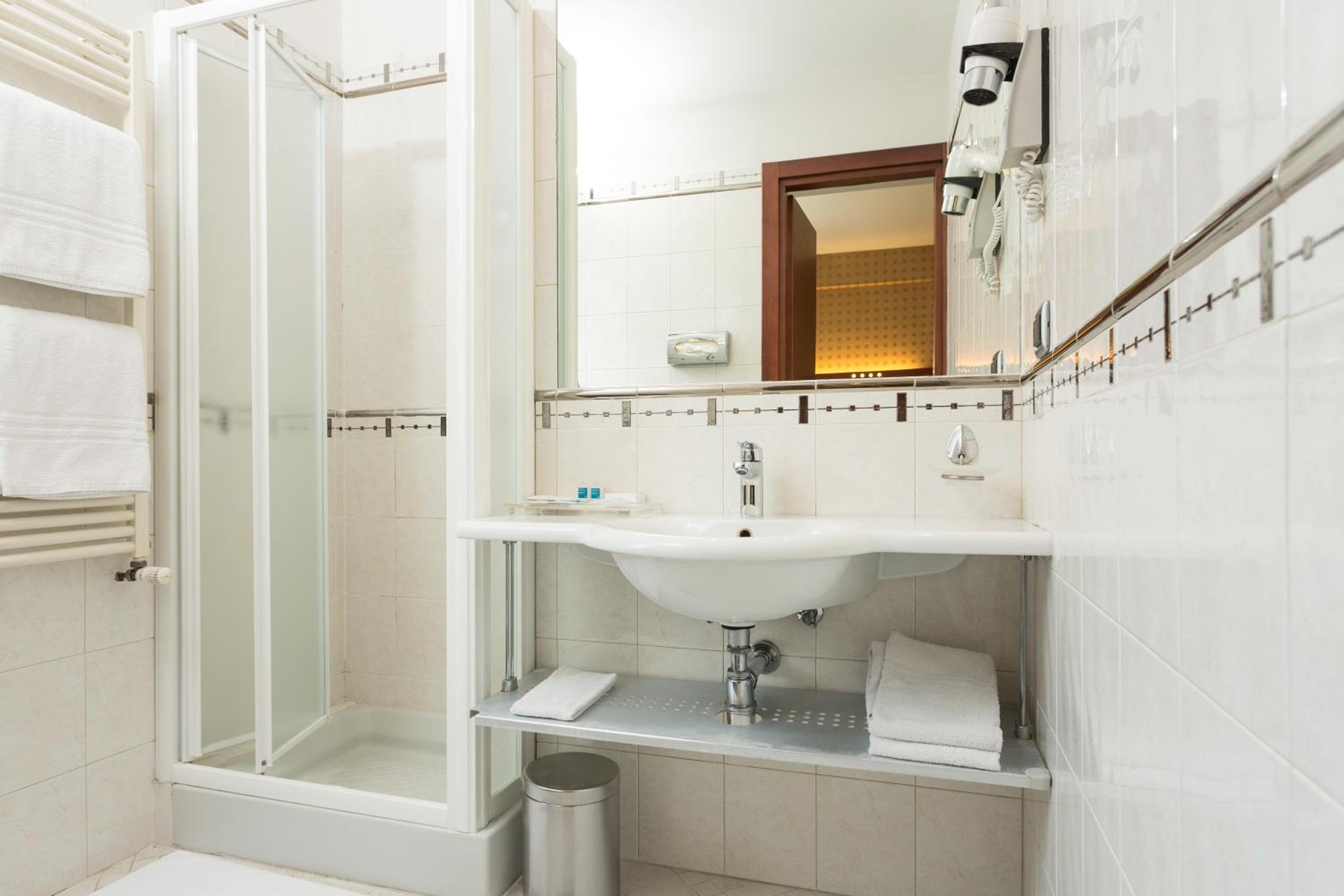 Double Room - Photo 10