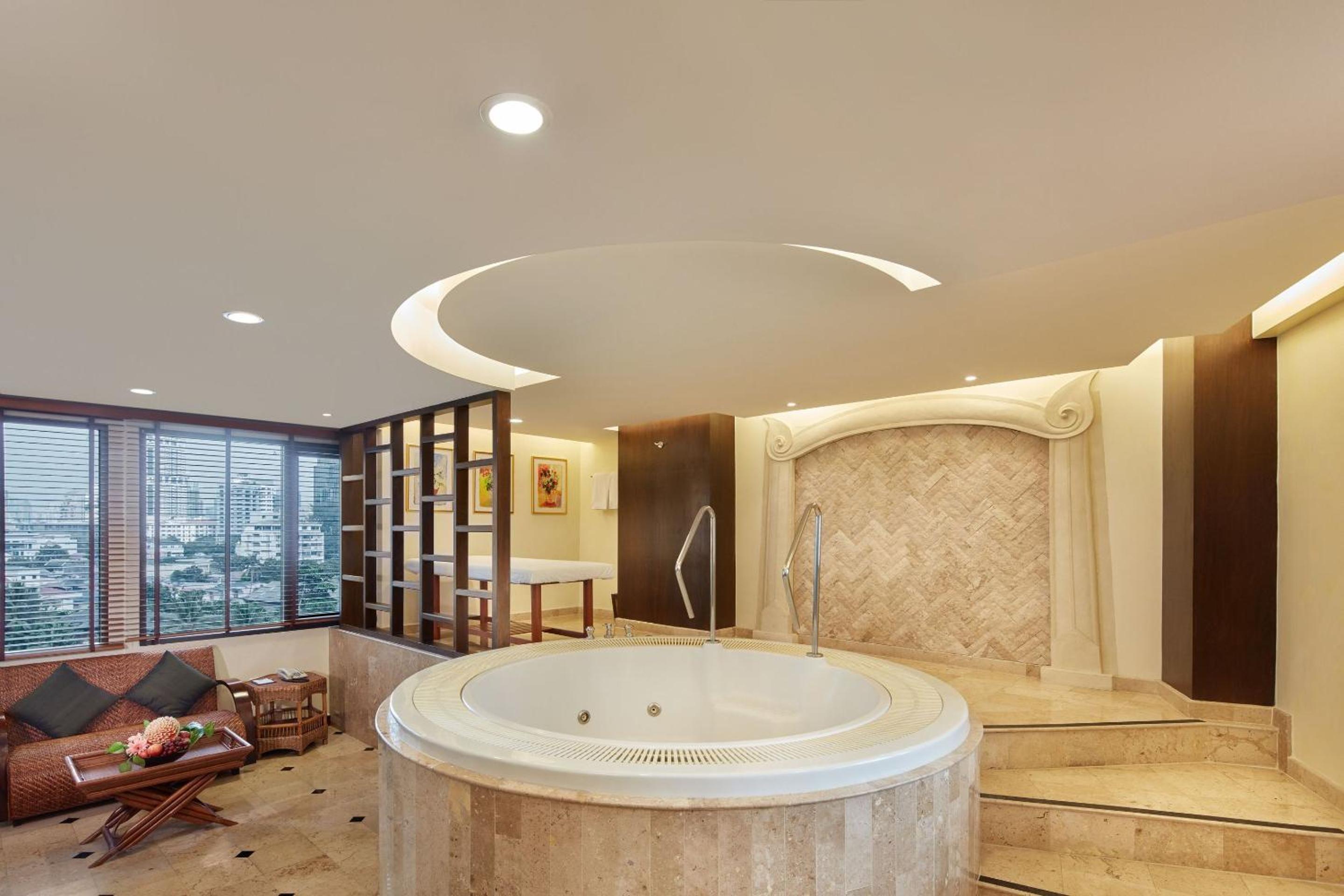 Diplomat One-Bedroom Suite (Corner Wing) photo 3