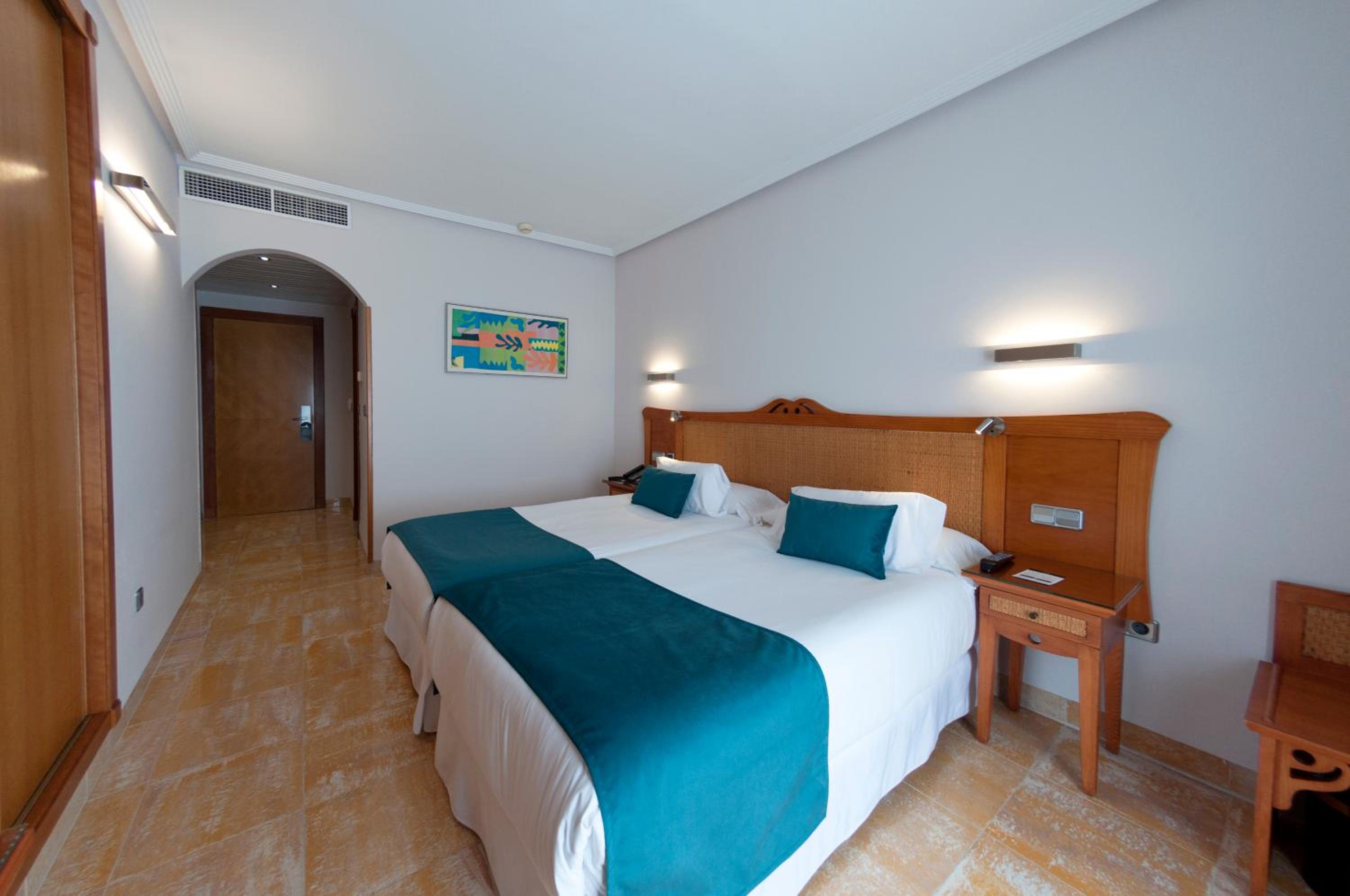 Twin Room - Photo 3