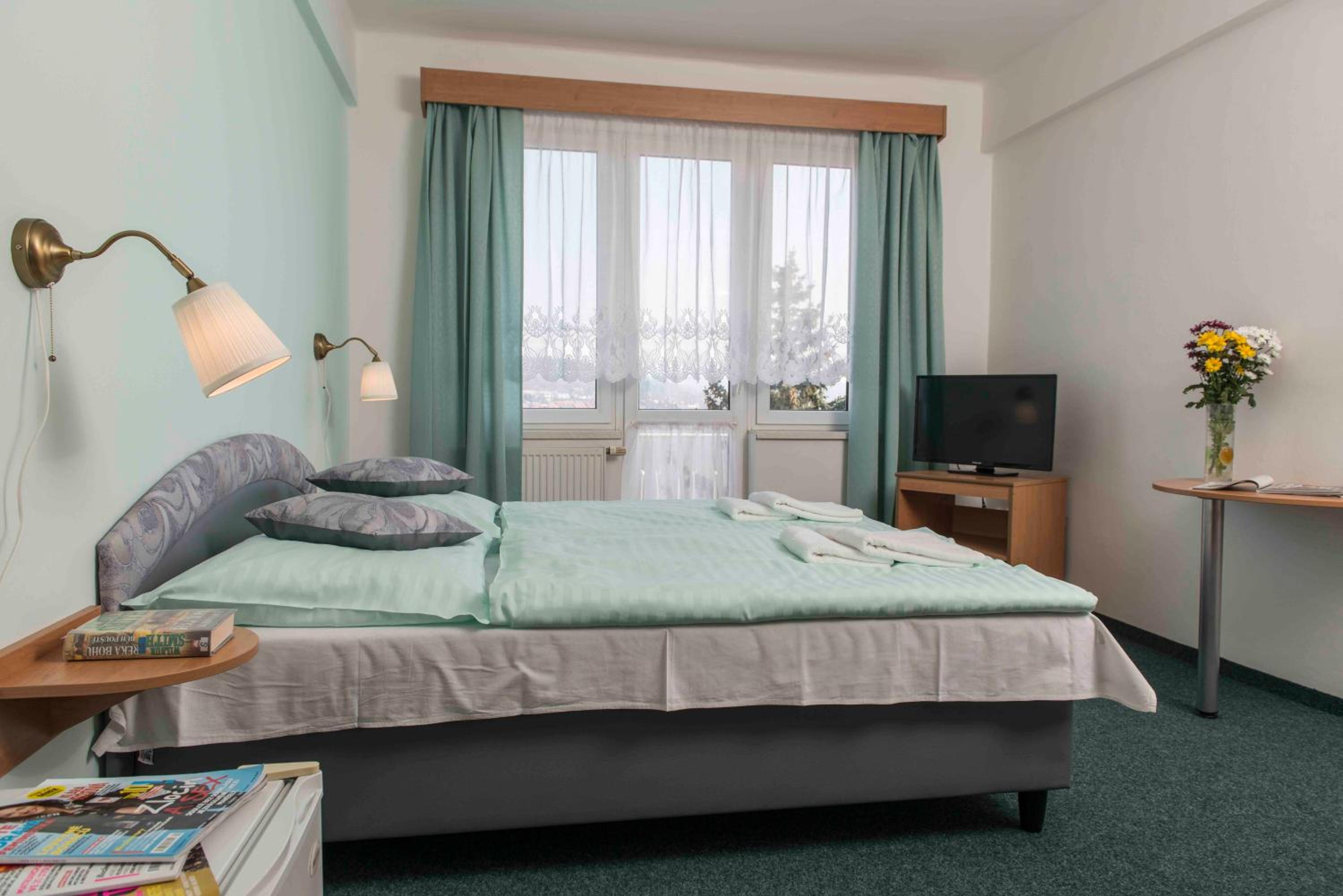 Standard Double or Twin Room - Photo 6