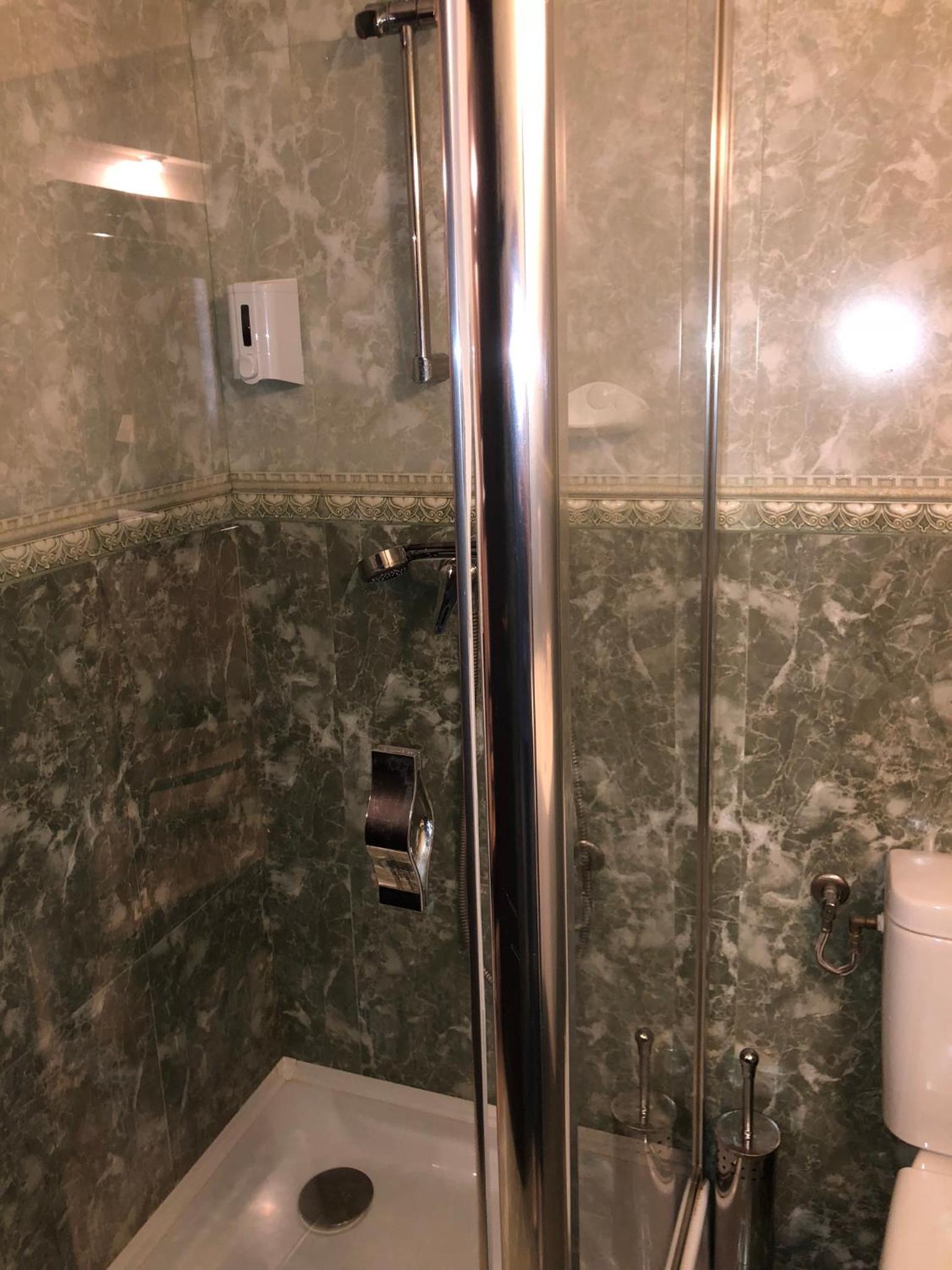 Single Room with Bathroom photo 2
