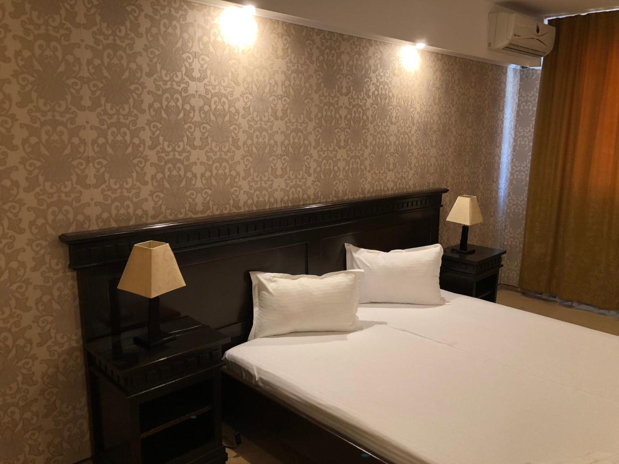 Single Room with Bathroom photo 1