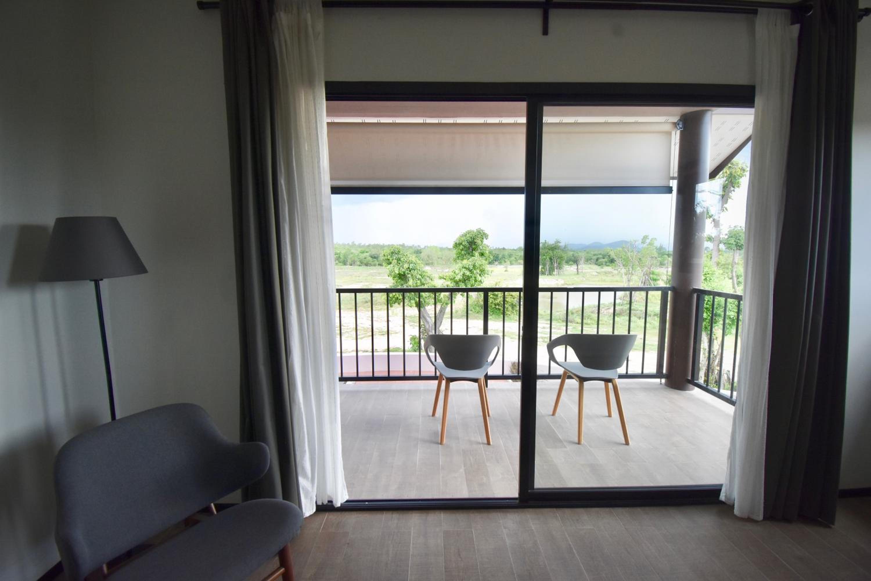 Deluxe Double or Twin Room with Mountain View - Photo 9