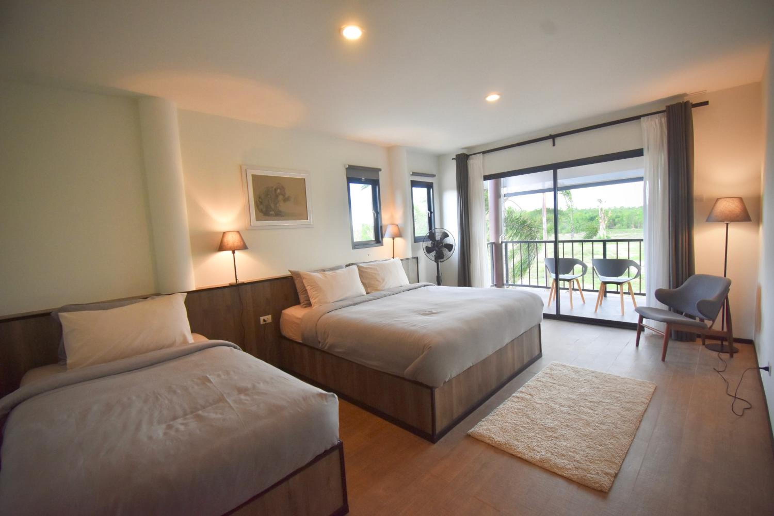 Deluxe Double or Twin Room with Mountain View - Photo 11
