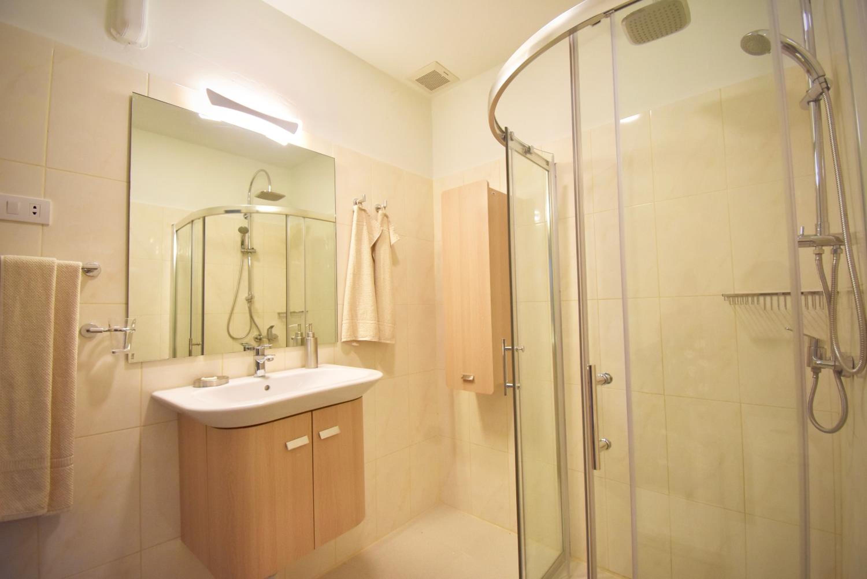 Deluxe Double or Twin Room with Mountain View - Photo 7