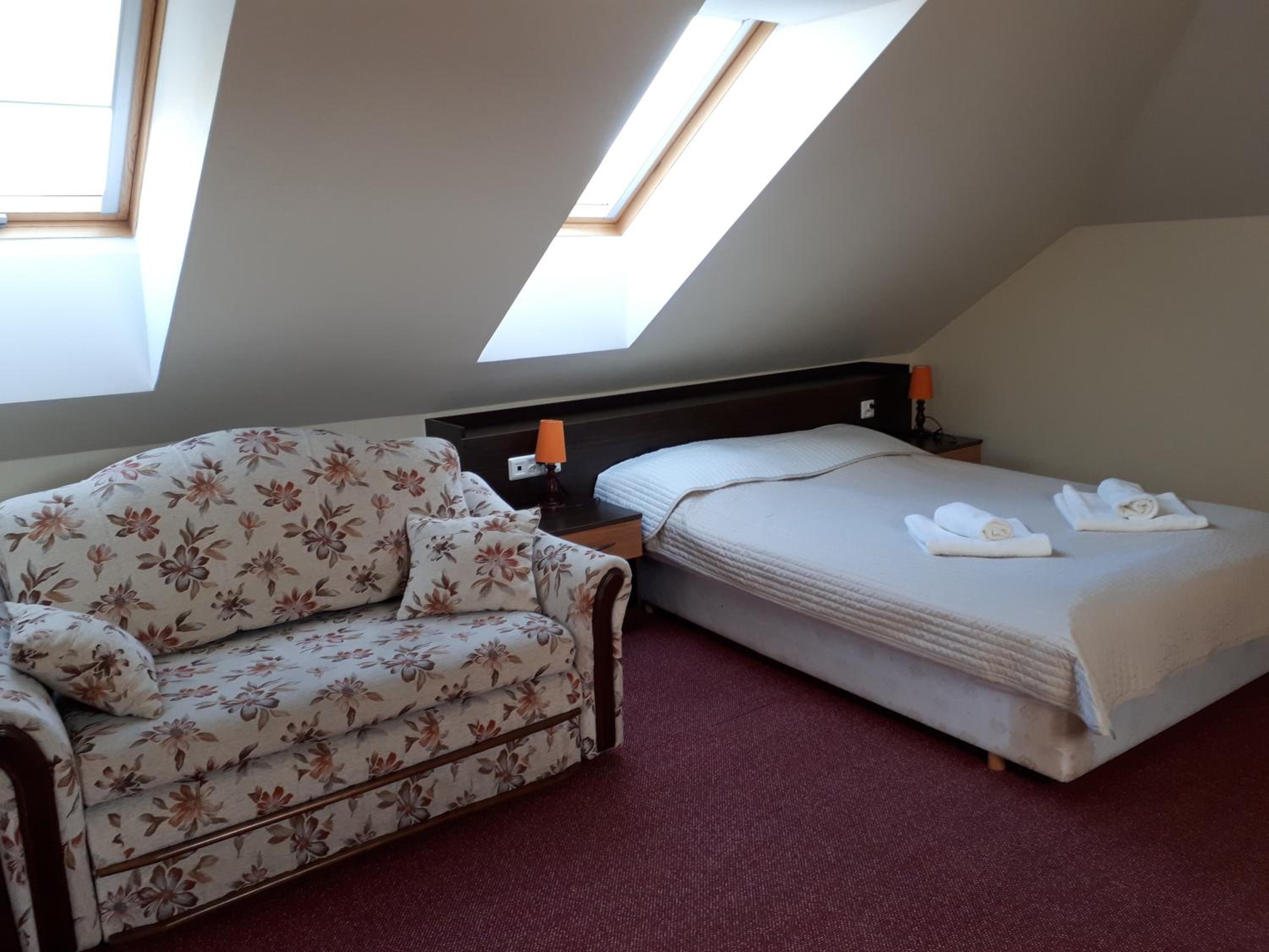 Triple Room with Private Bathroom photo 2
