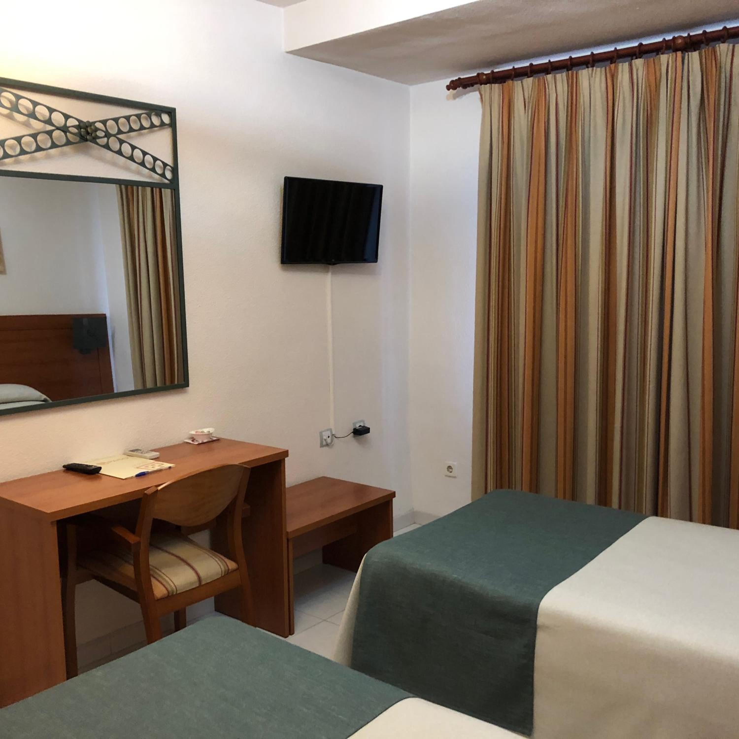 Double or Twin Room - Photo 4