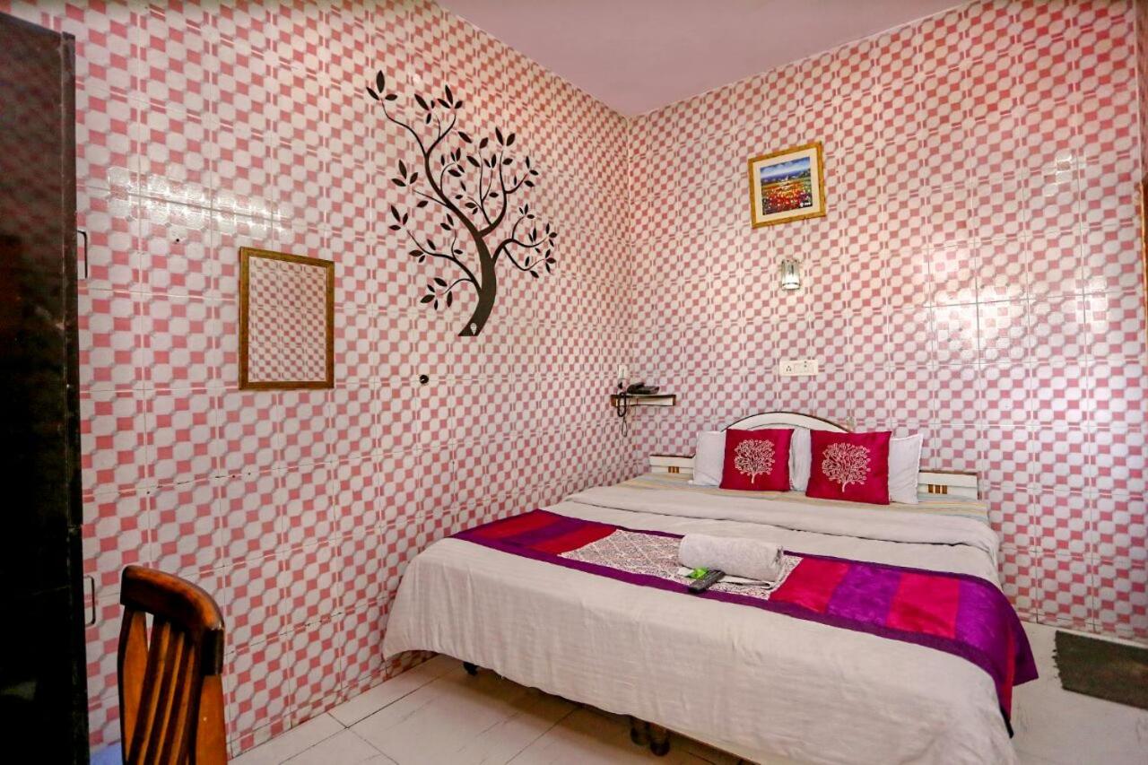 Deluxe Room - Photo 17