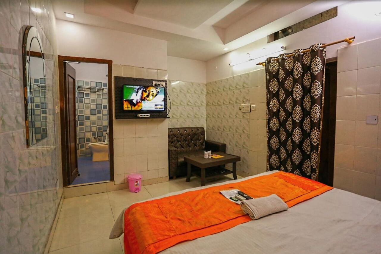Deluxe Room - Photo 13