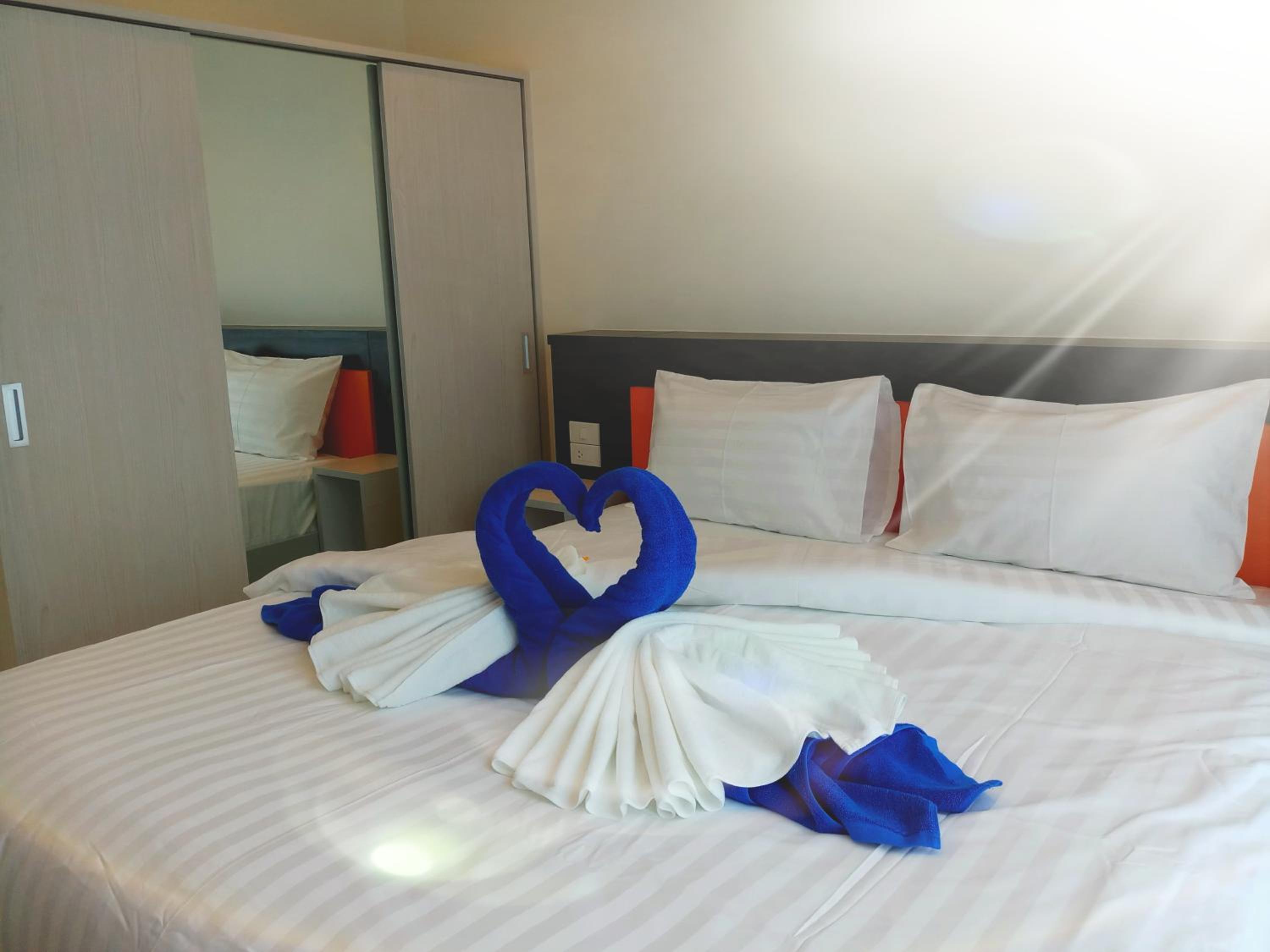 Junior Suite with Pool View photo 3