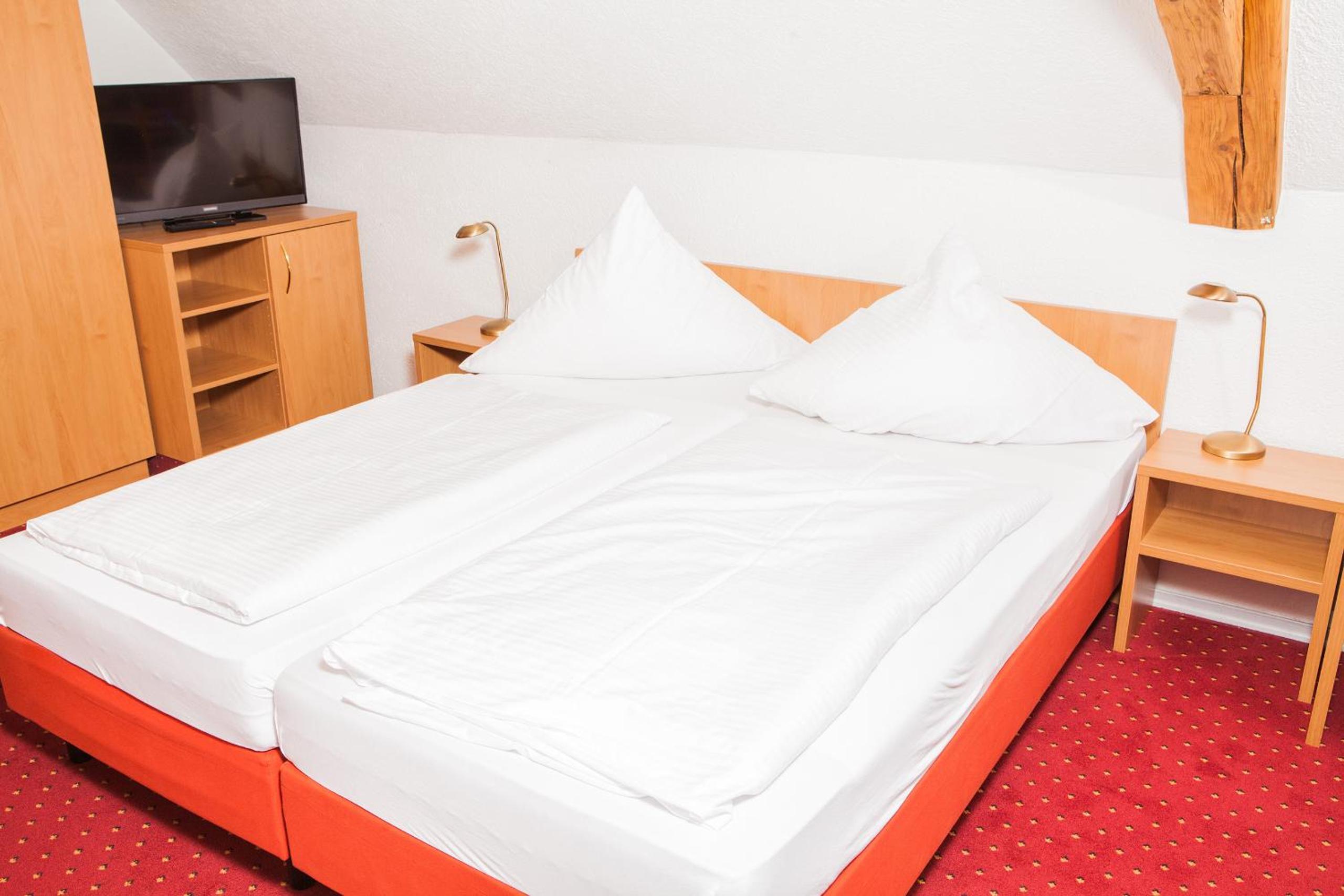 Double Room - Photo 7