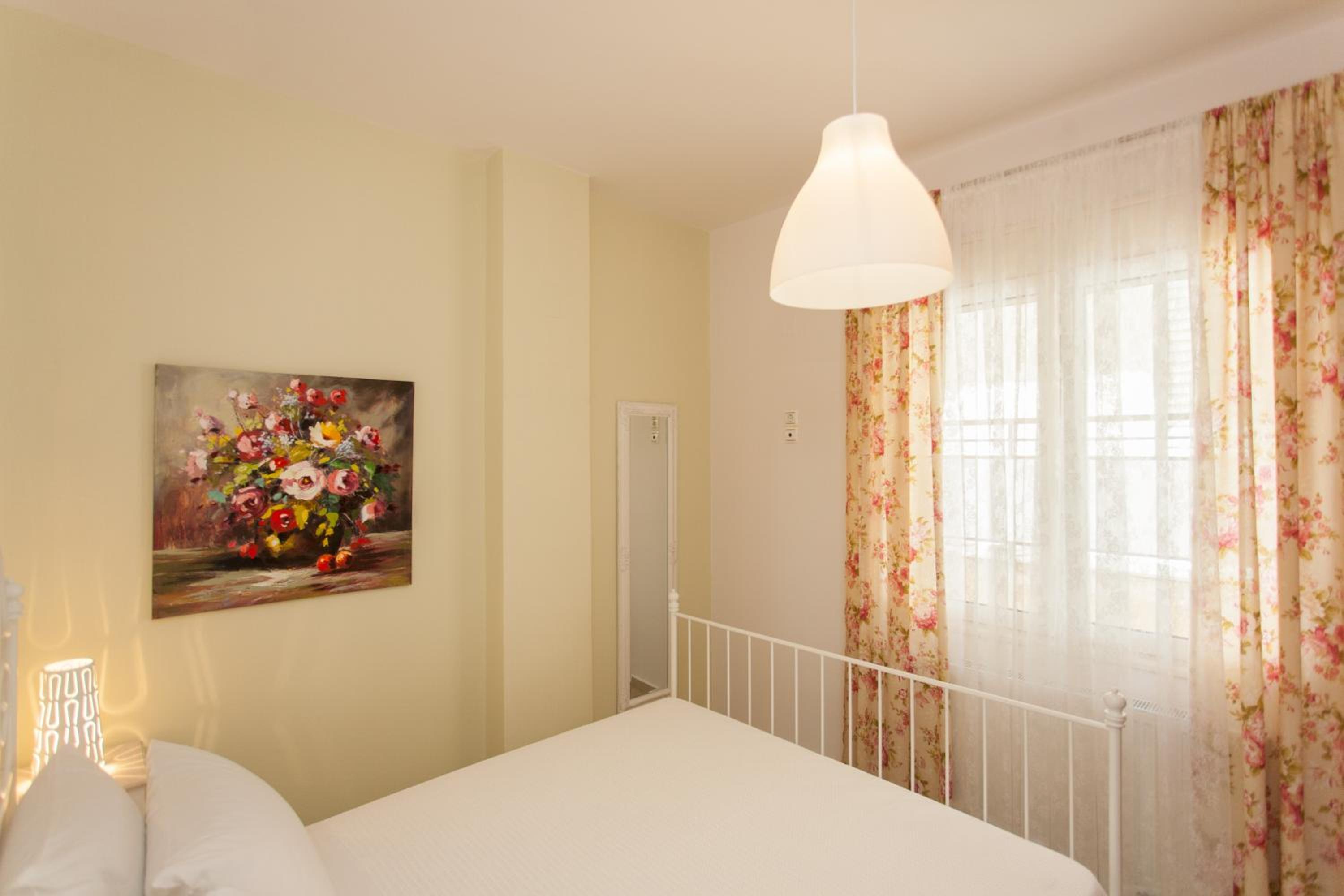 Apartment with Balcony photo 2
