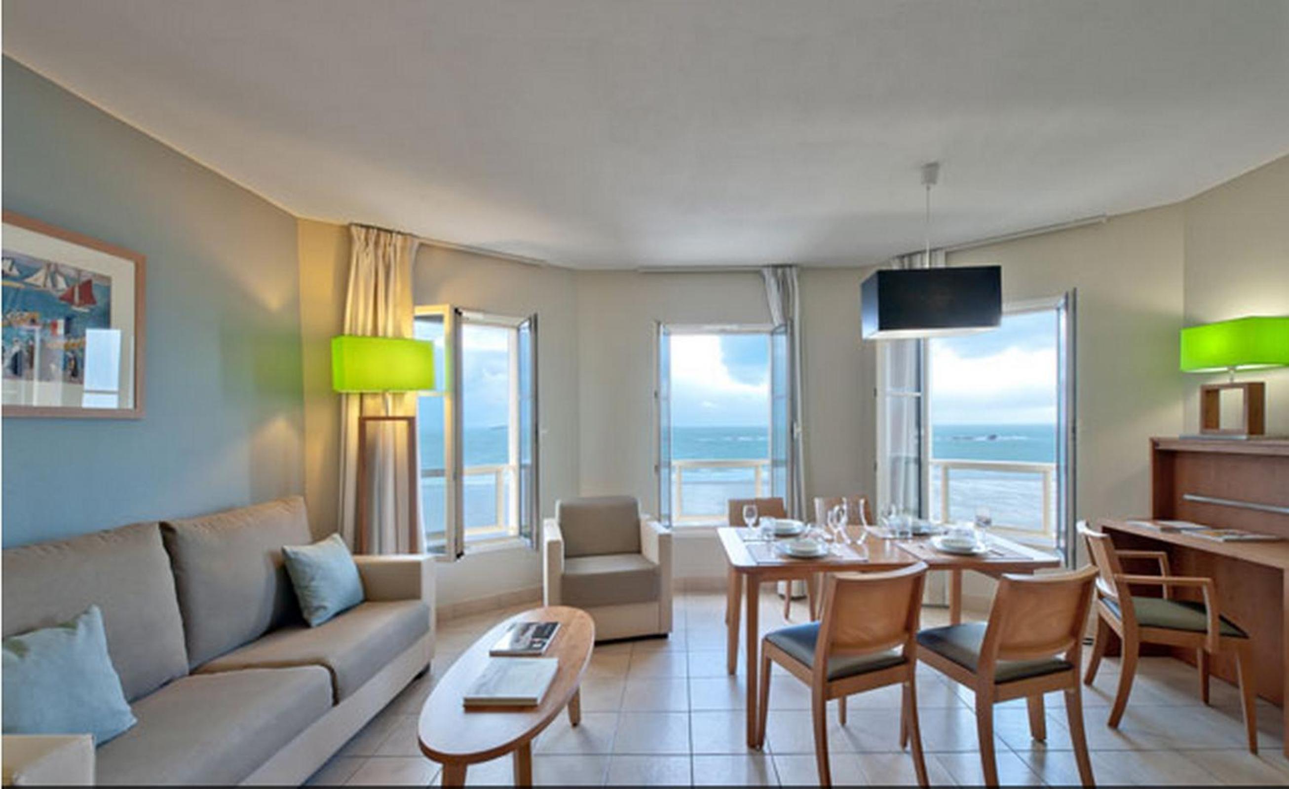 One-Bedroom Apartment (4 Adults) with Sea View