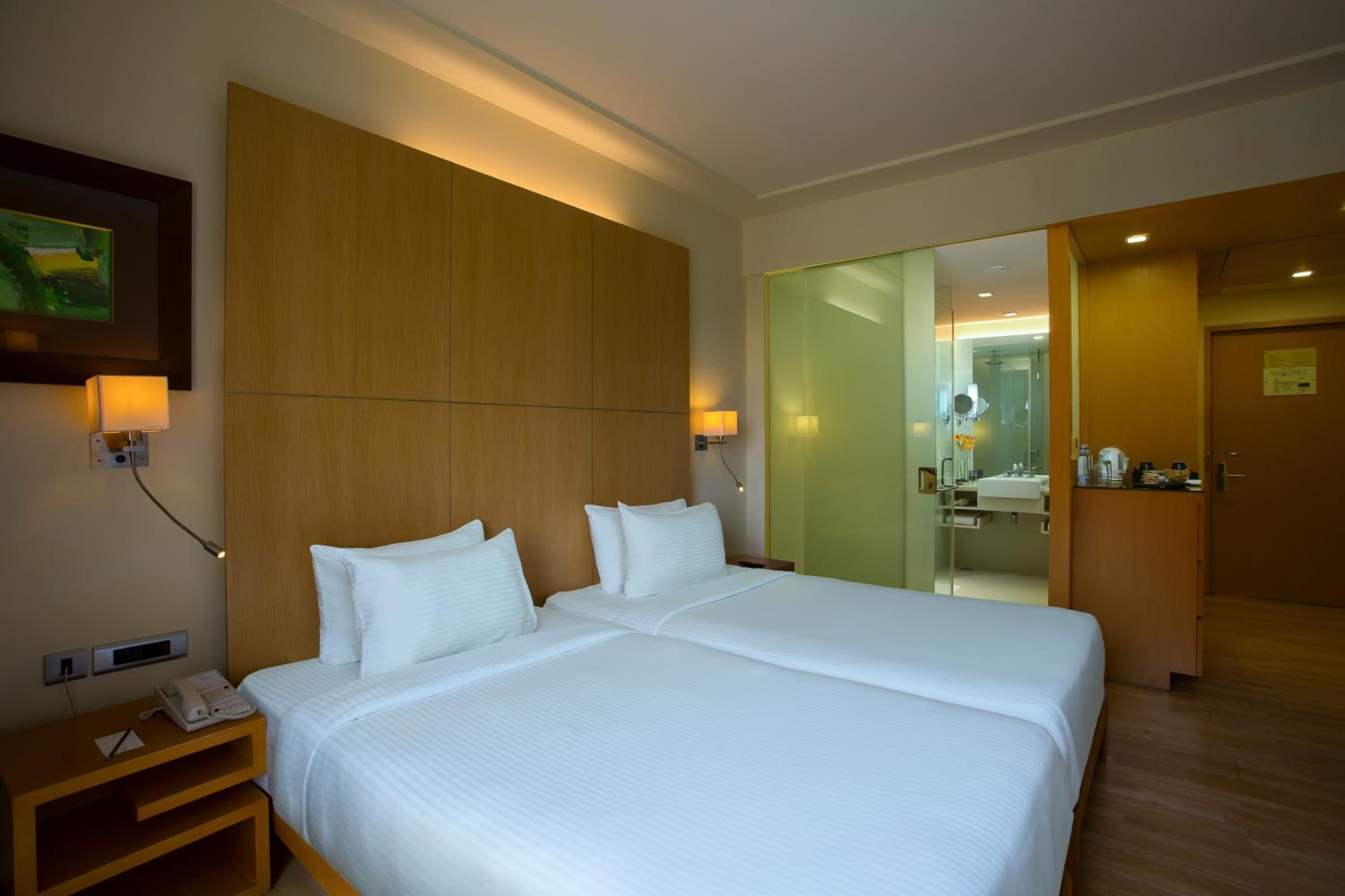 Superior Twin Beds with Pool View - Photo 5