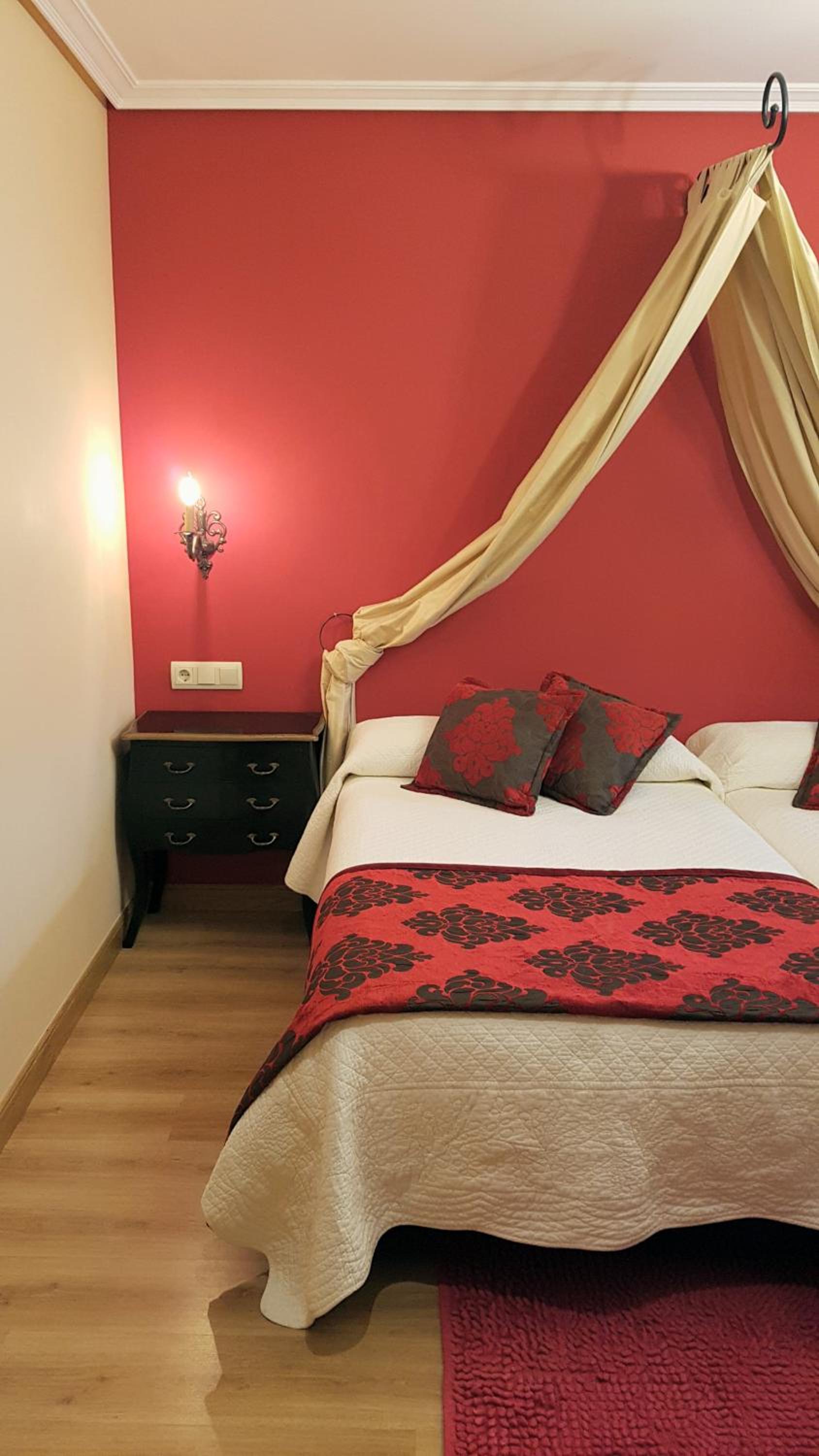 Twin Room with Private Bathroom and Balcony - Photo 52