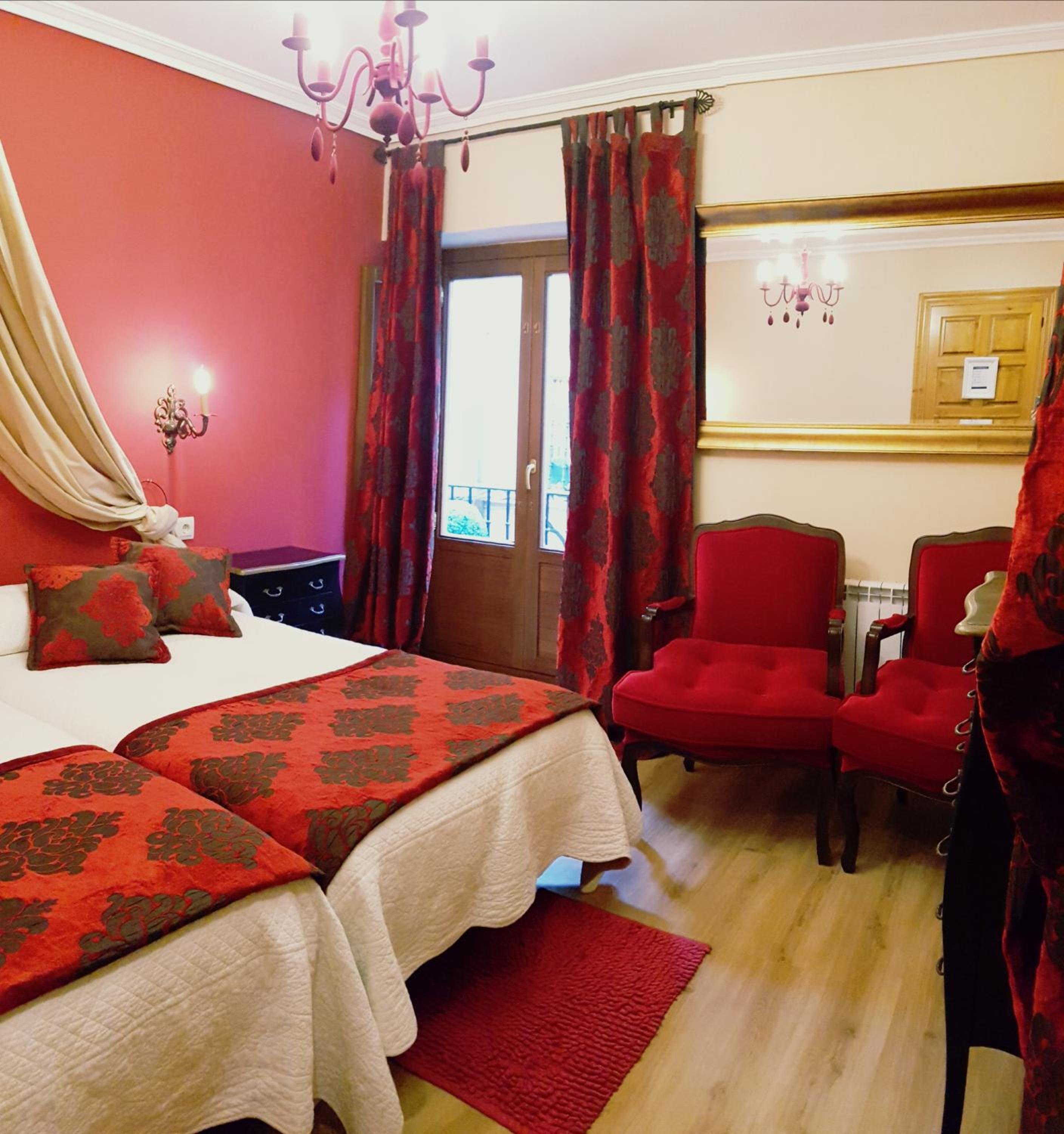 Twin Room with Private Bathroom and Balcony - Photo 47