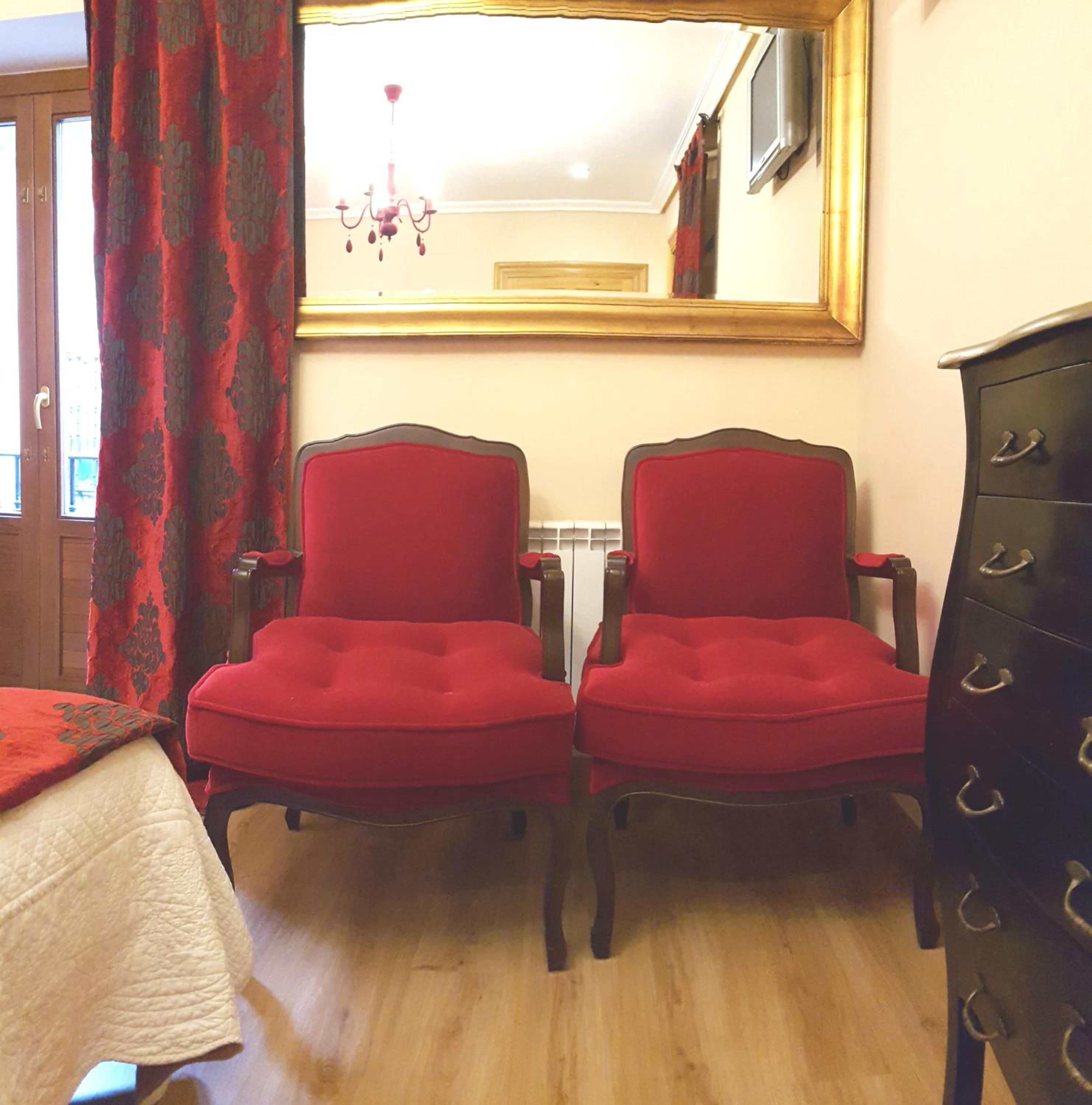Twin Room with Private Bathroom and Balcony - Photo 49