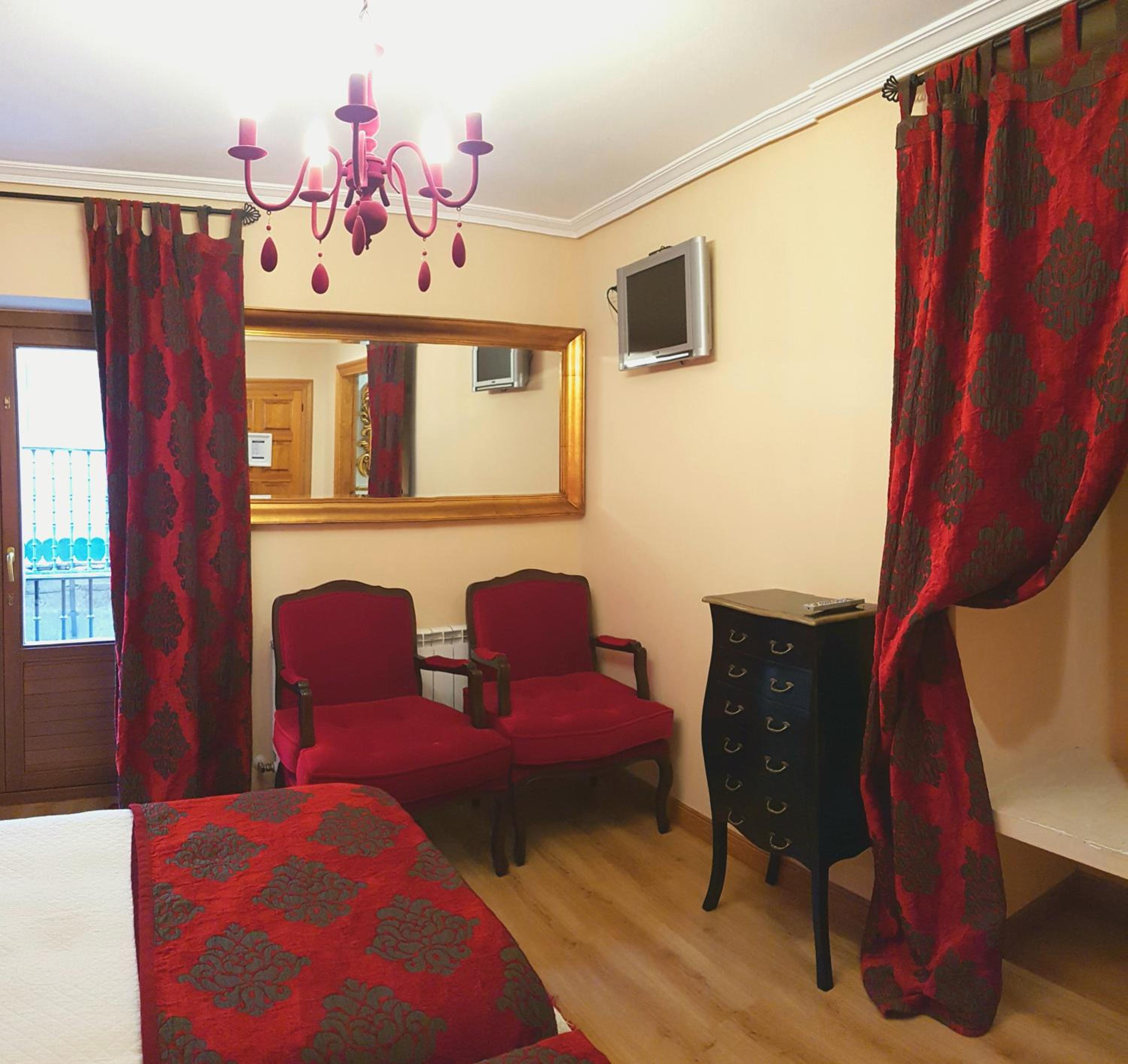 Twin Room with Private Bathroom and Balcony - Photo 54