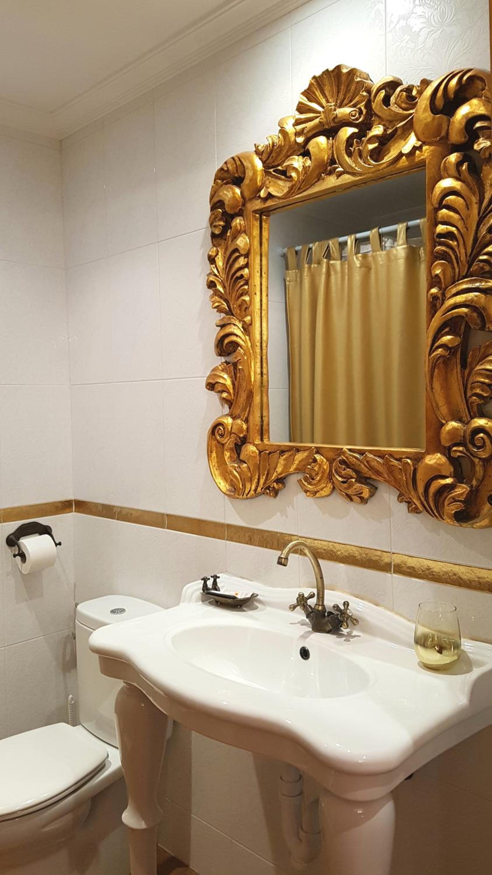 Twin Room with Private Bathroom and View - Photo 25