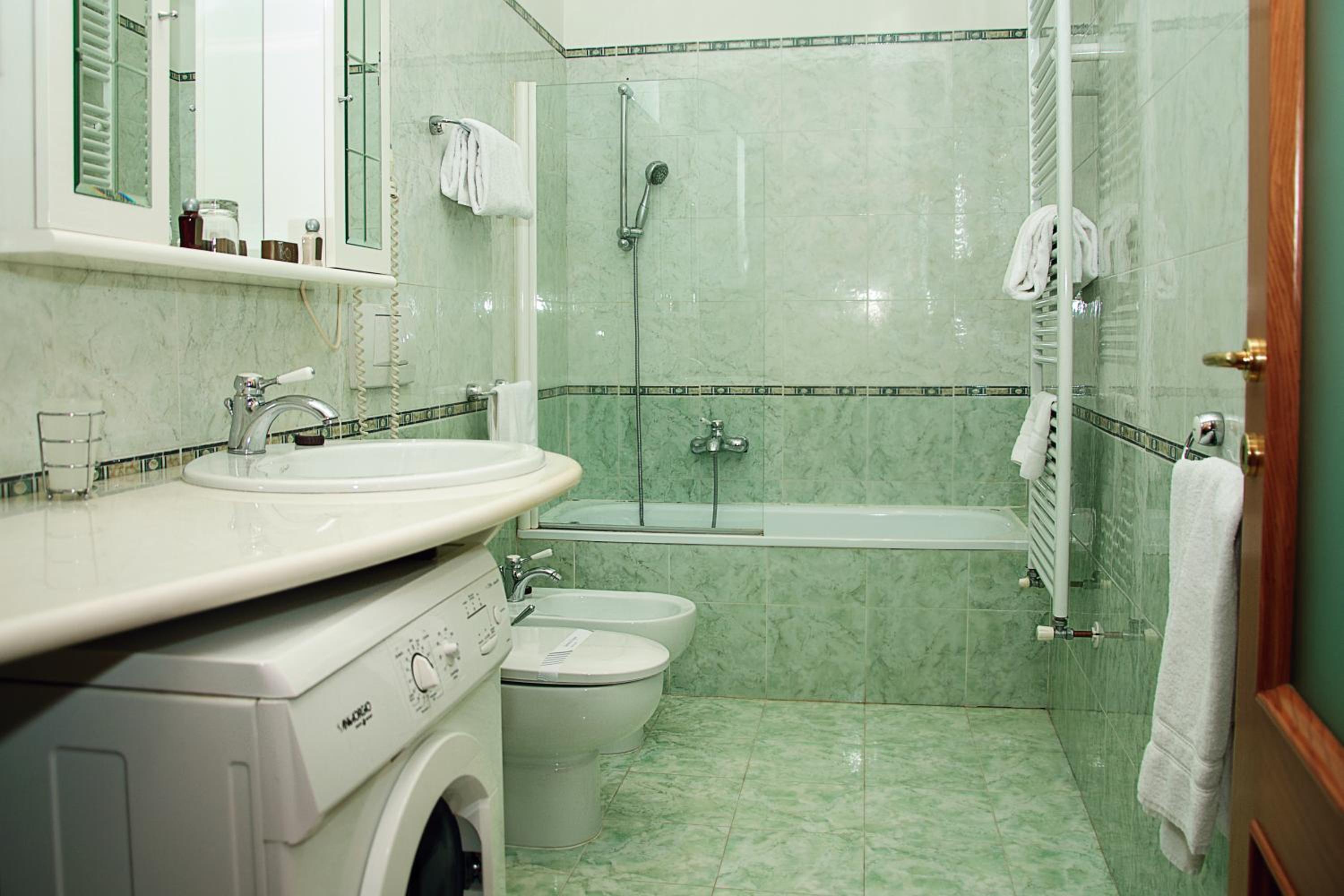 One-Bedroom Apartment - Photo 2