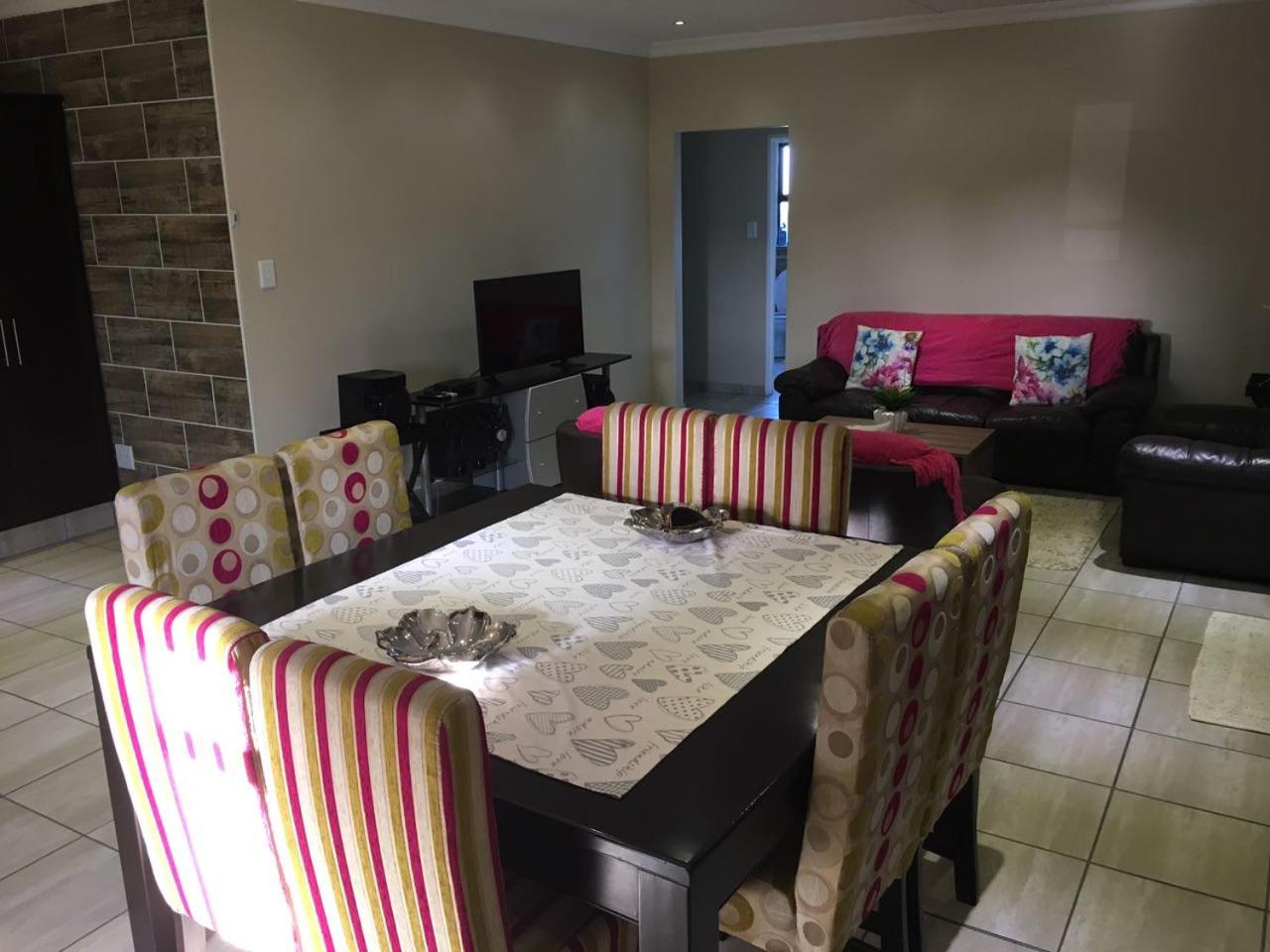 Three-Bedroom House photo 3
