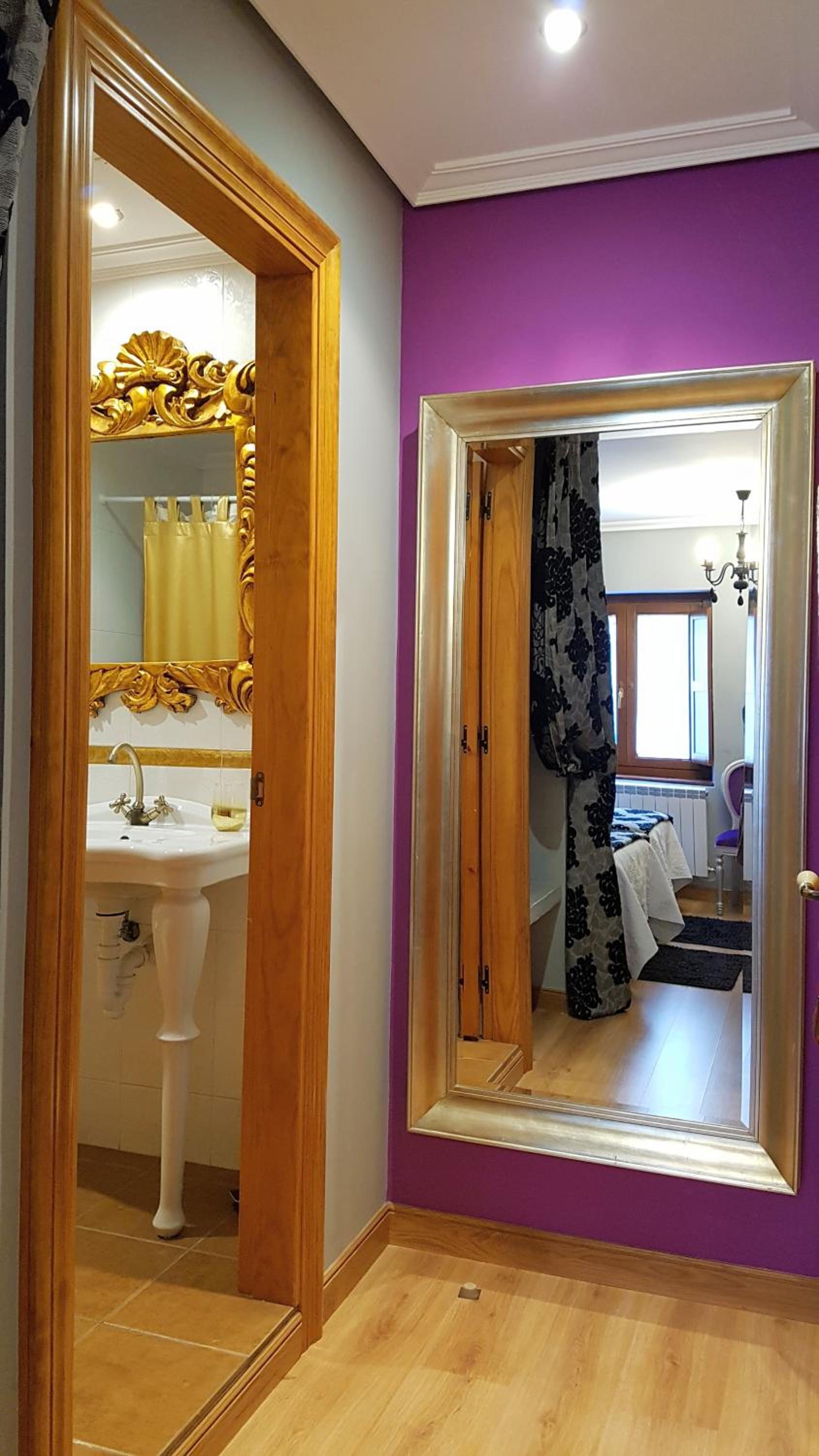 Triple Room with Private Bathroom and Balcony - Photo 8