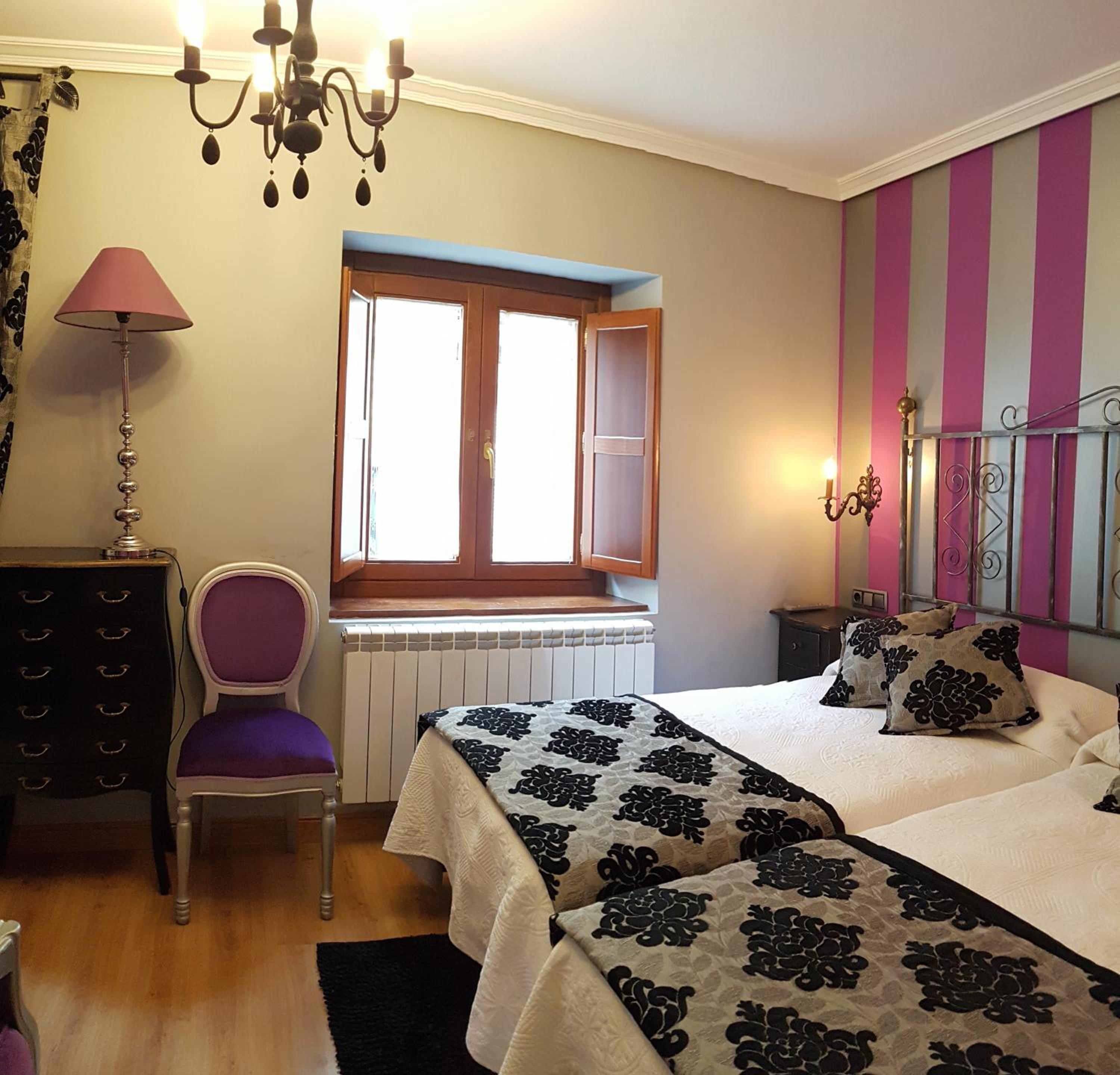 Triple Room with Private Bathroom and Balcony - Photo 6
