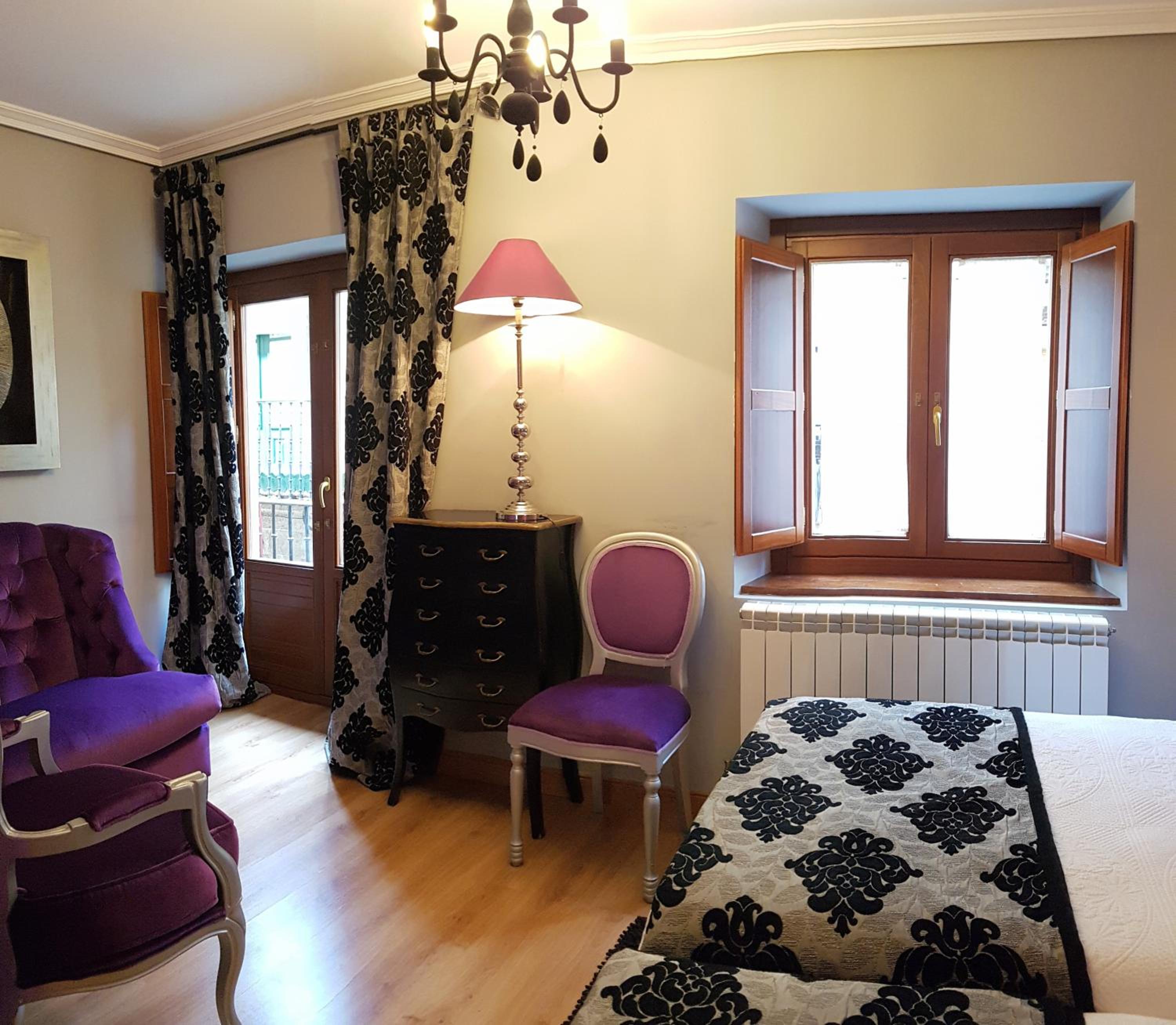 Triple Room with Private Bathroom and Balcony - Photo 31