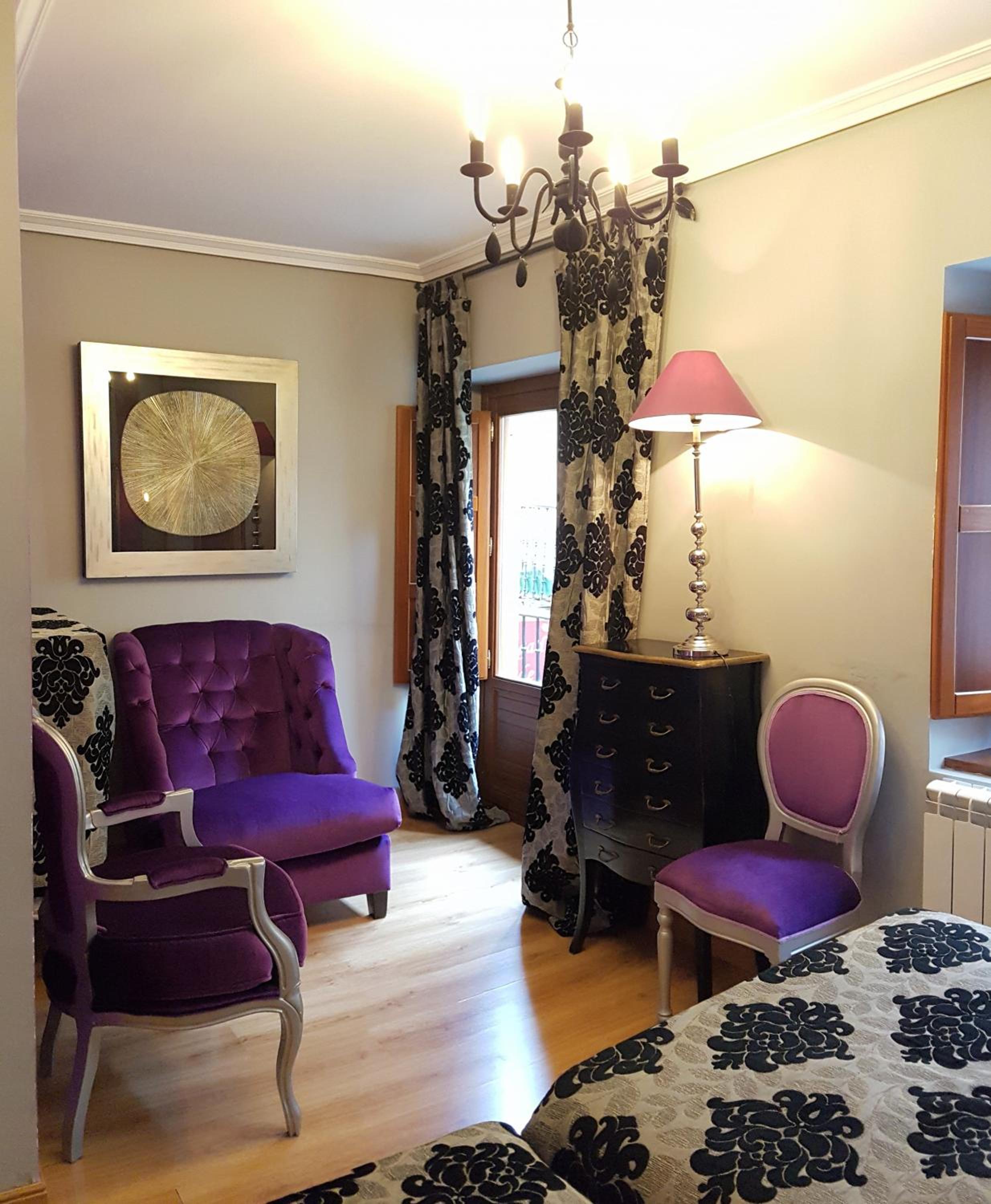 Triple Room with Private Bathroom and Balcony - Photo 7