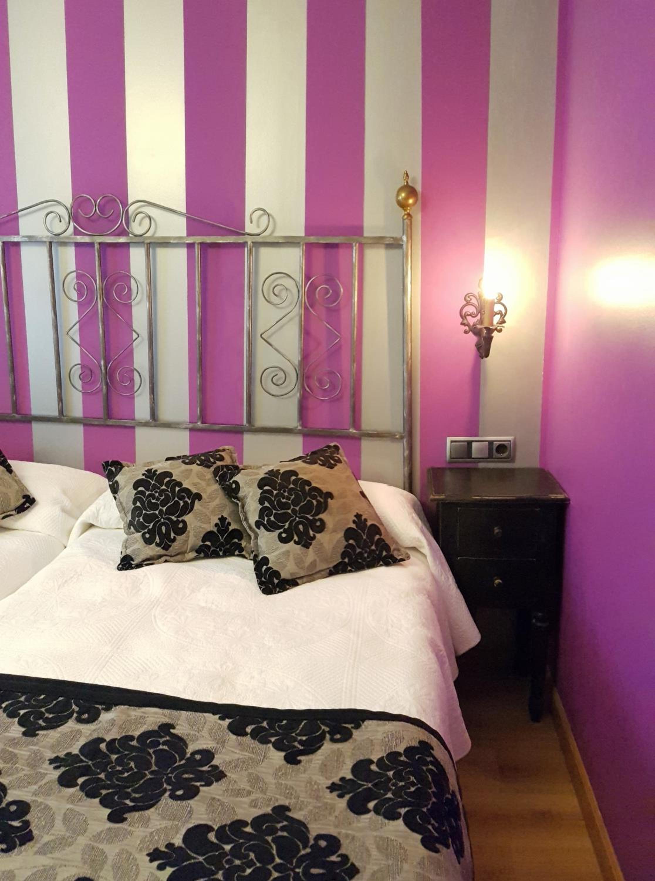Triple Room with Private Bathroom and Balcony - Photo 21