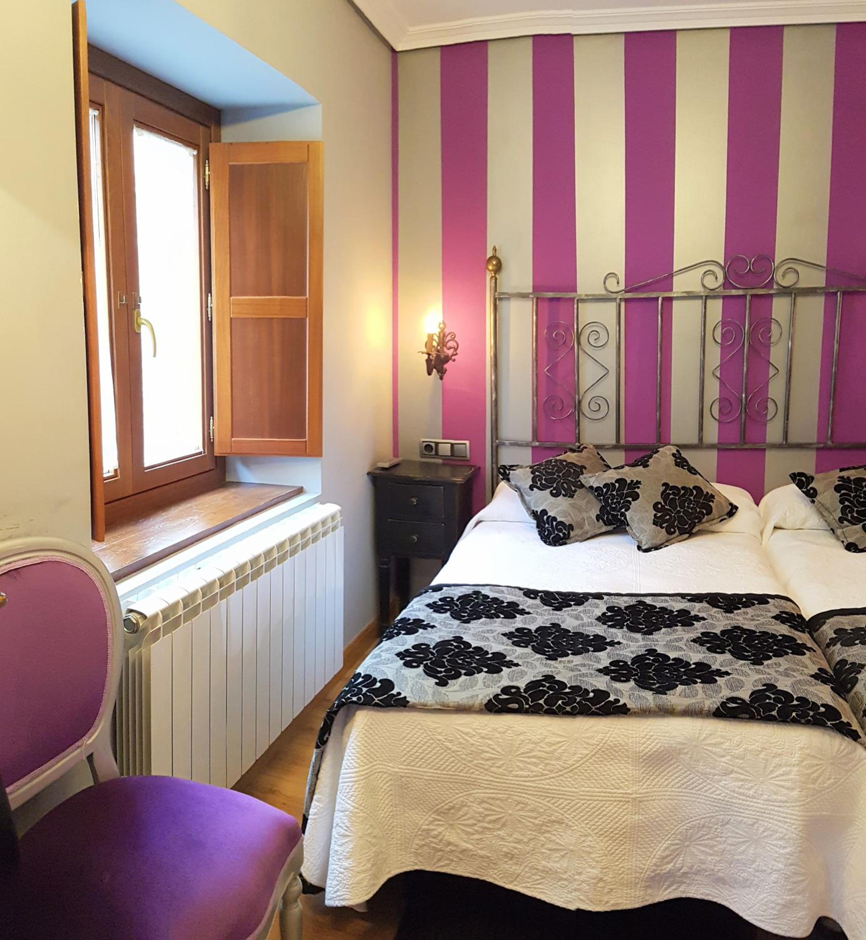 Triple Room with Private Bathroom and Balcony - Photo 20