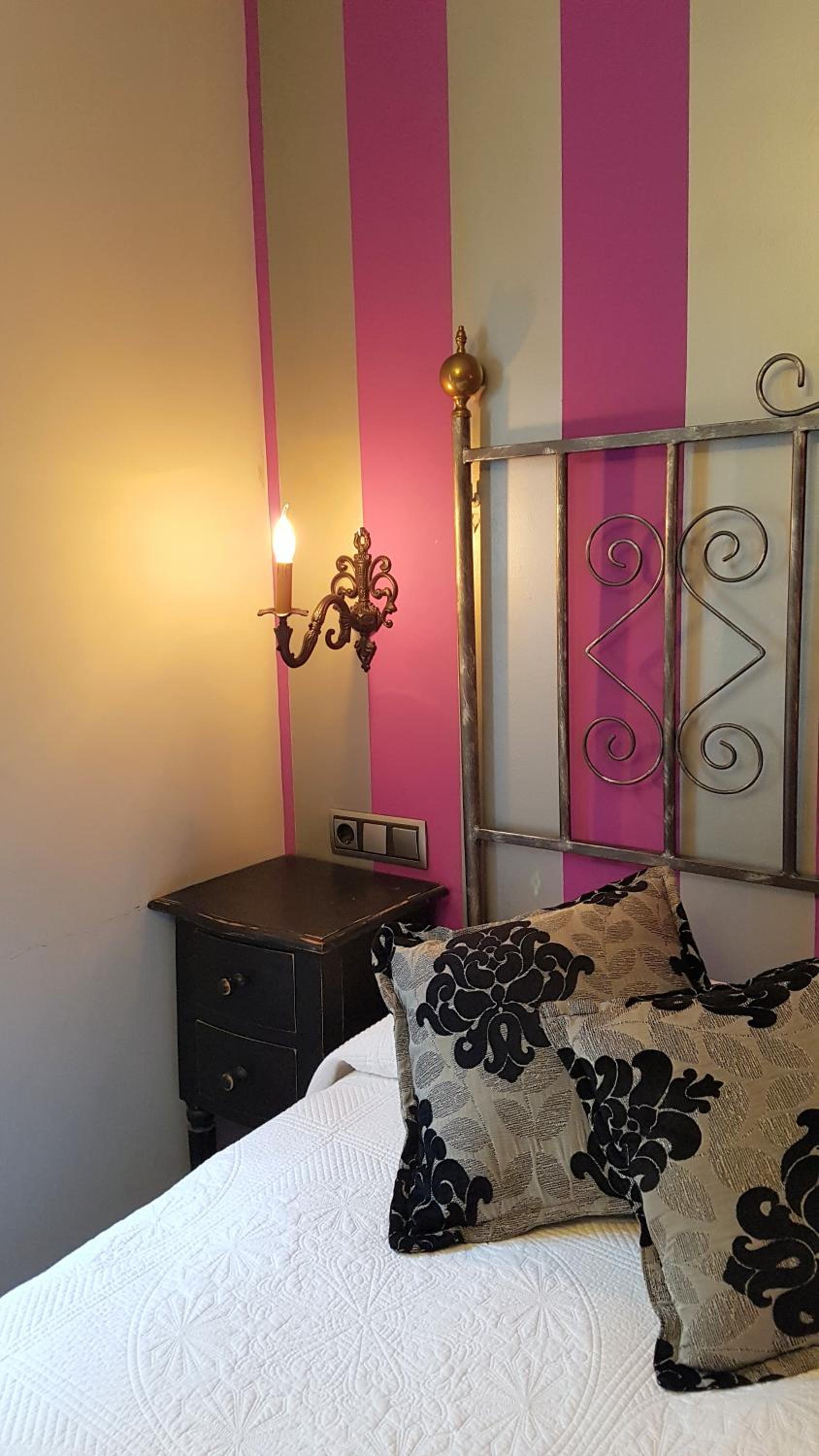 Triple Room with Private Bathroom and Balcony - Photo 25