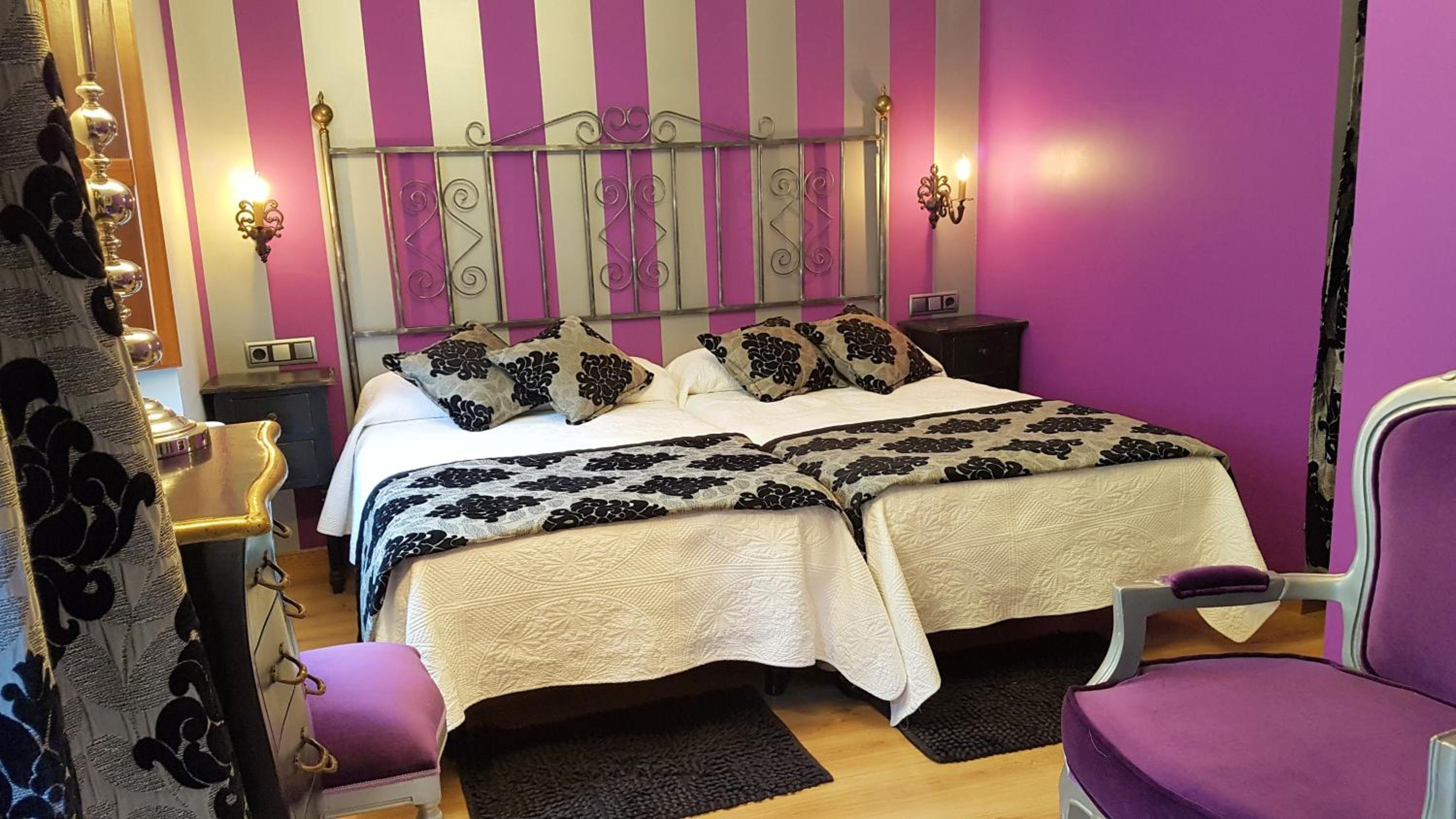 Triple Room with Private Bathroom and Balcony - Photo 27