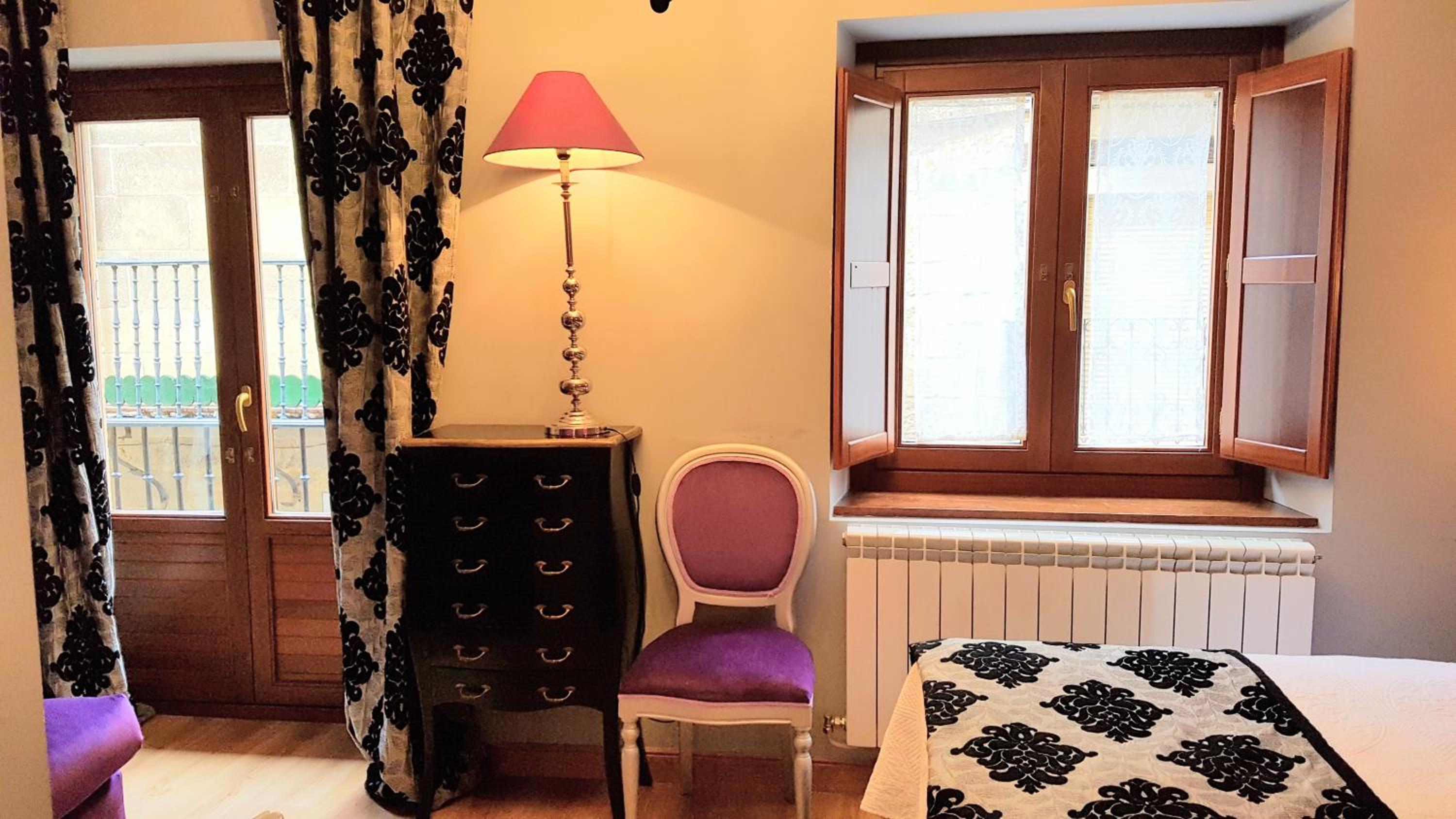 Triple Room with Private Bathroom and Balcony - Photo 18