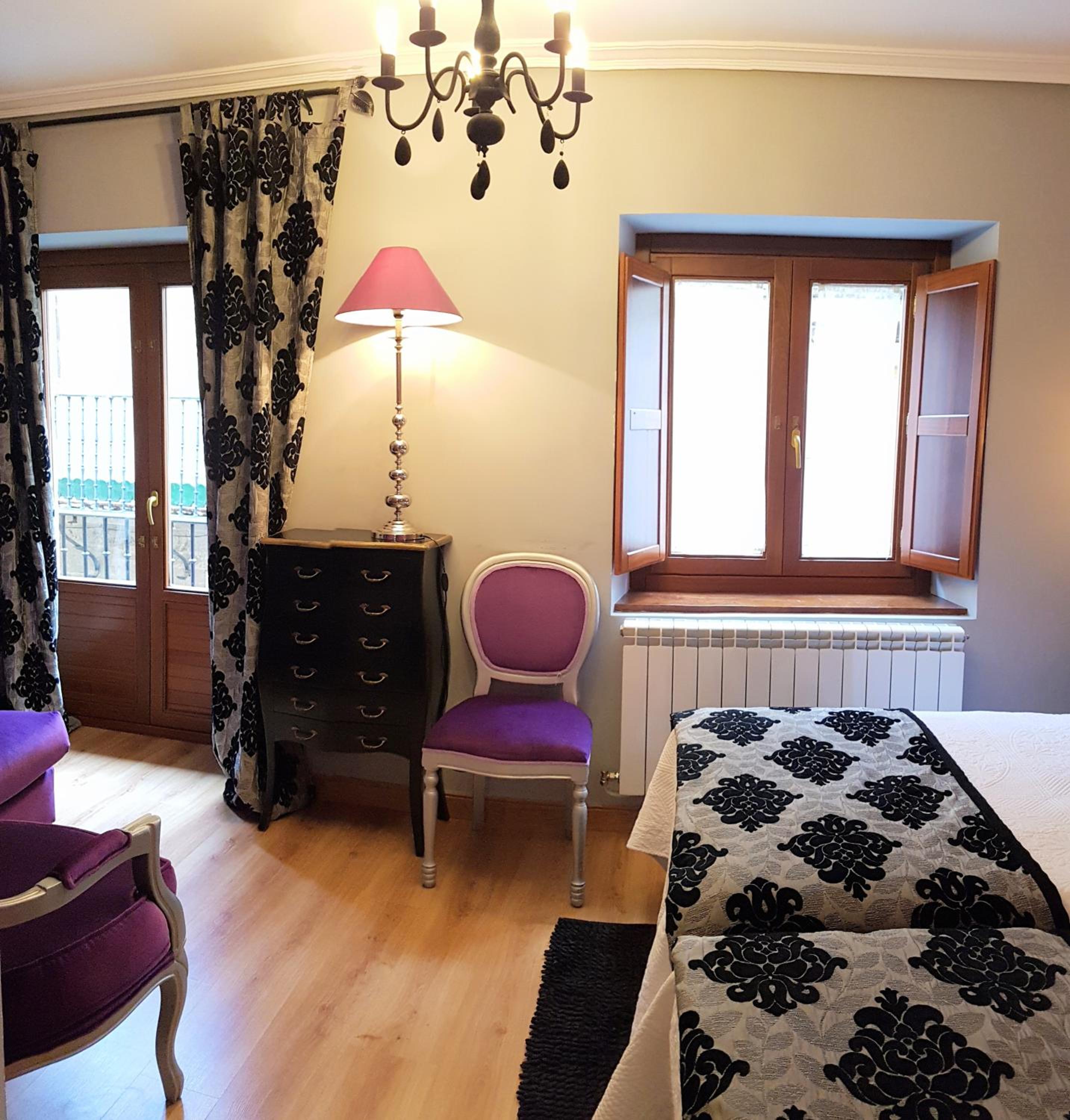 Triple Room with Private Bathroom and Balcony - Photo 29
