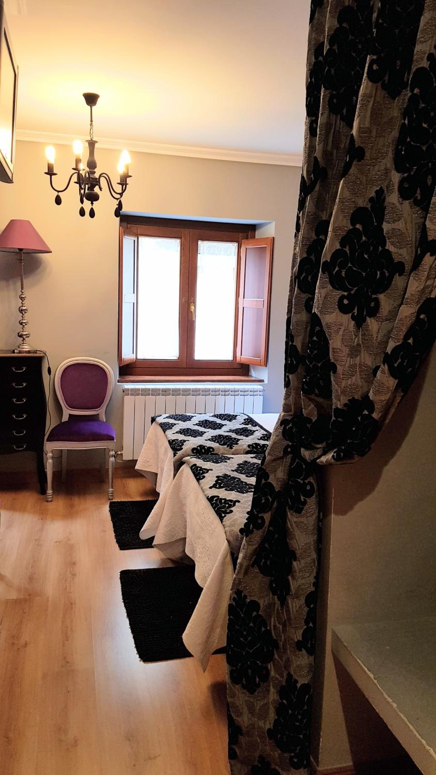 Triple Room with Private Bathroom and Balcony - Photo 23