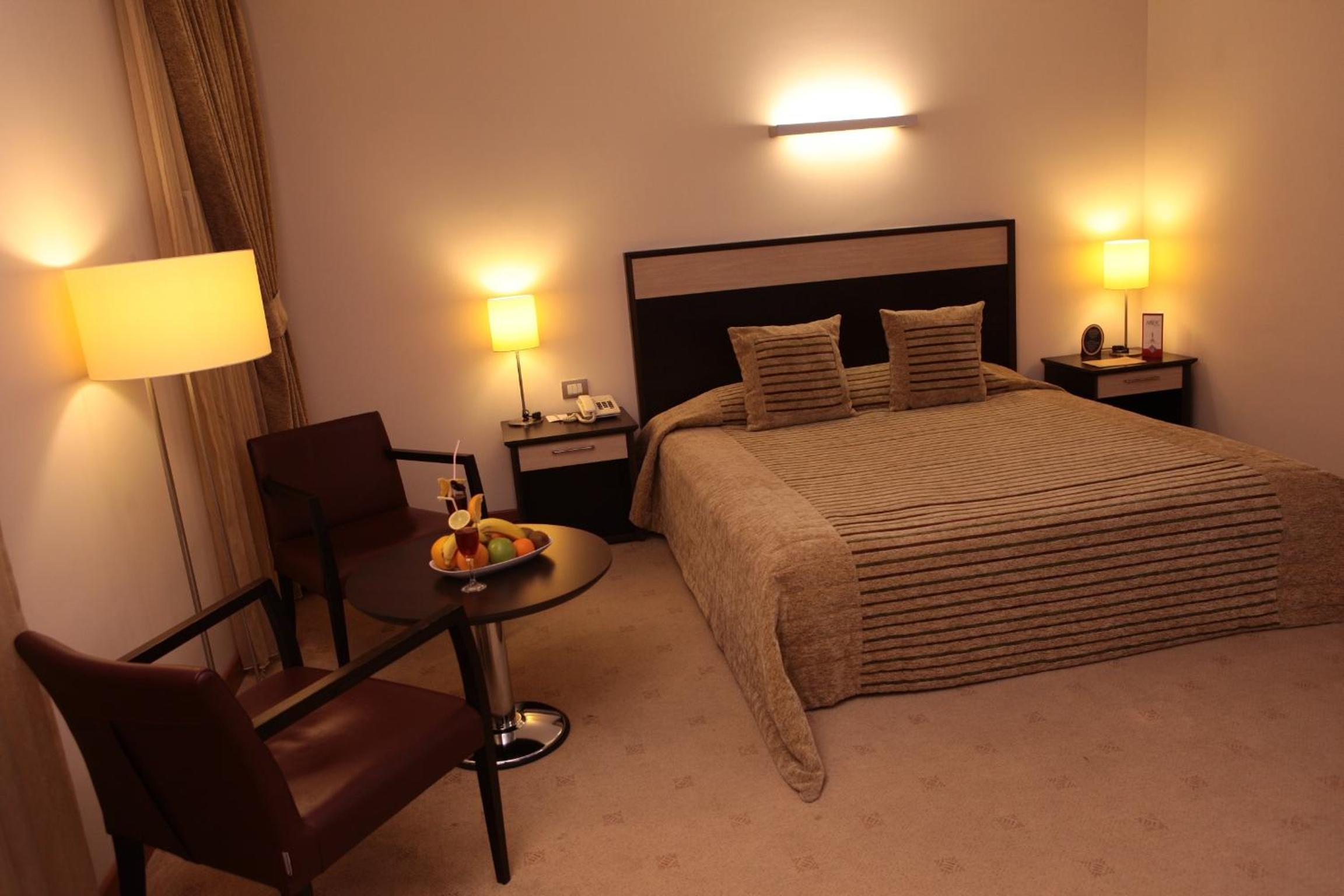 Large Double Room photo 1