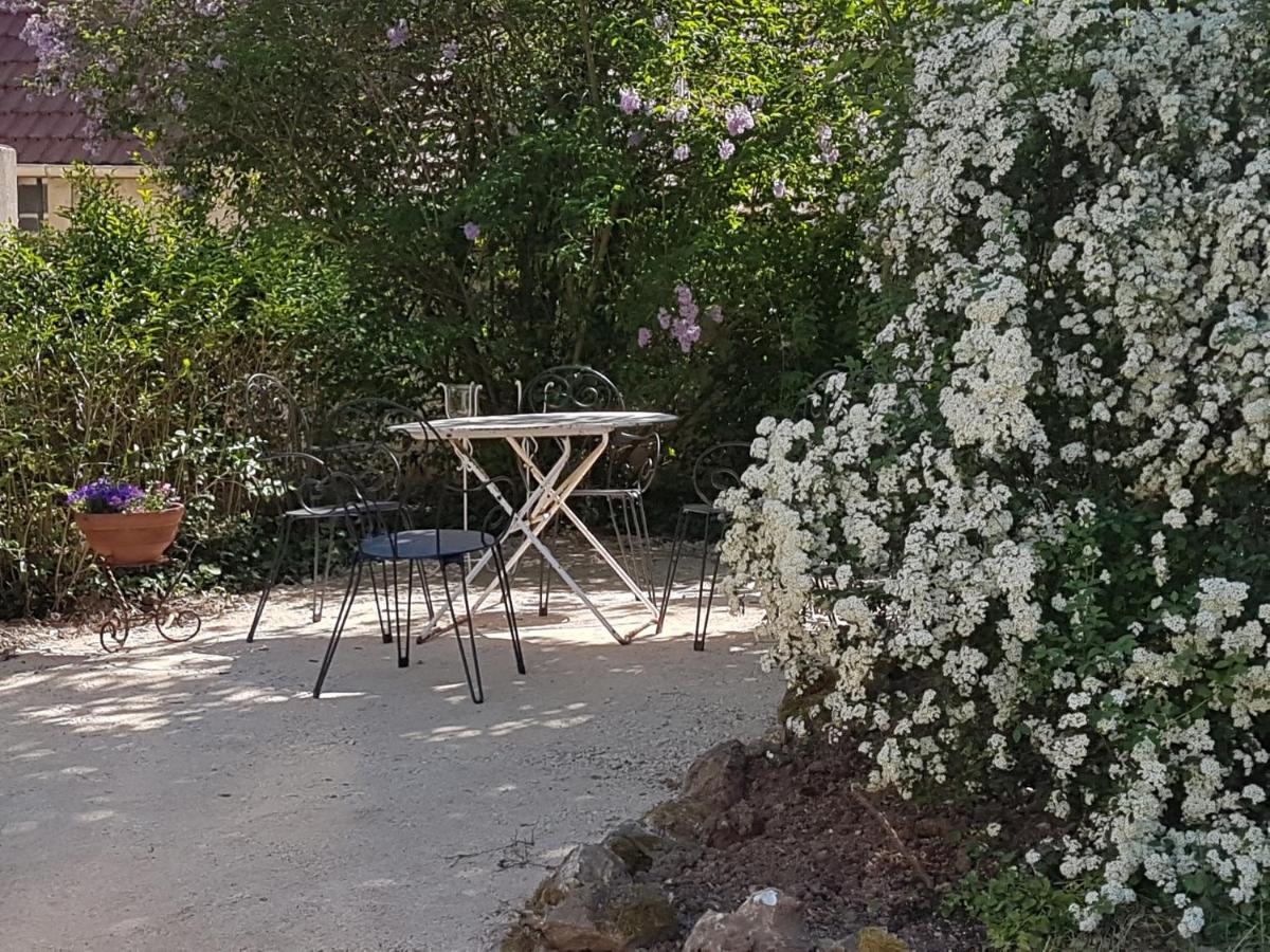 Double Room with Garden View - Photo 3
