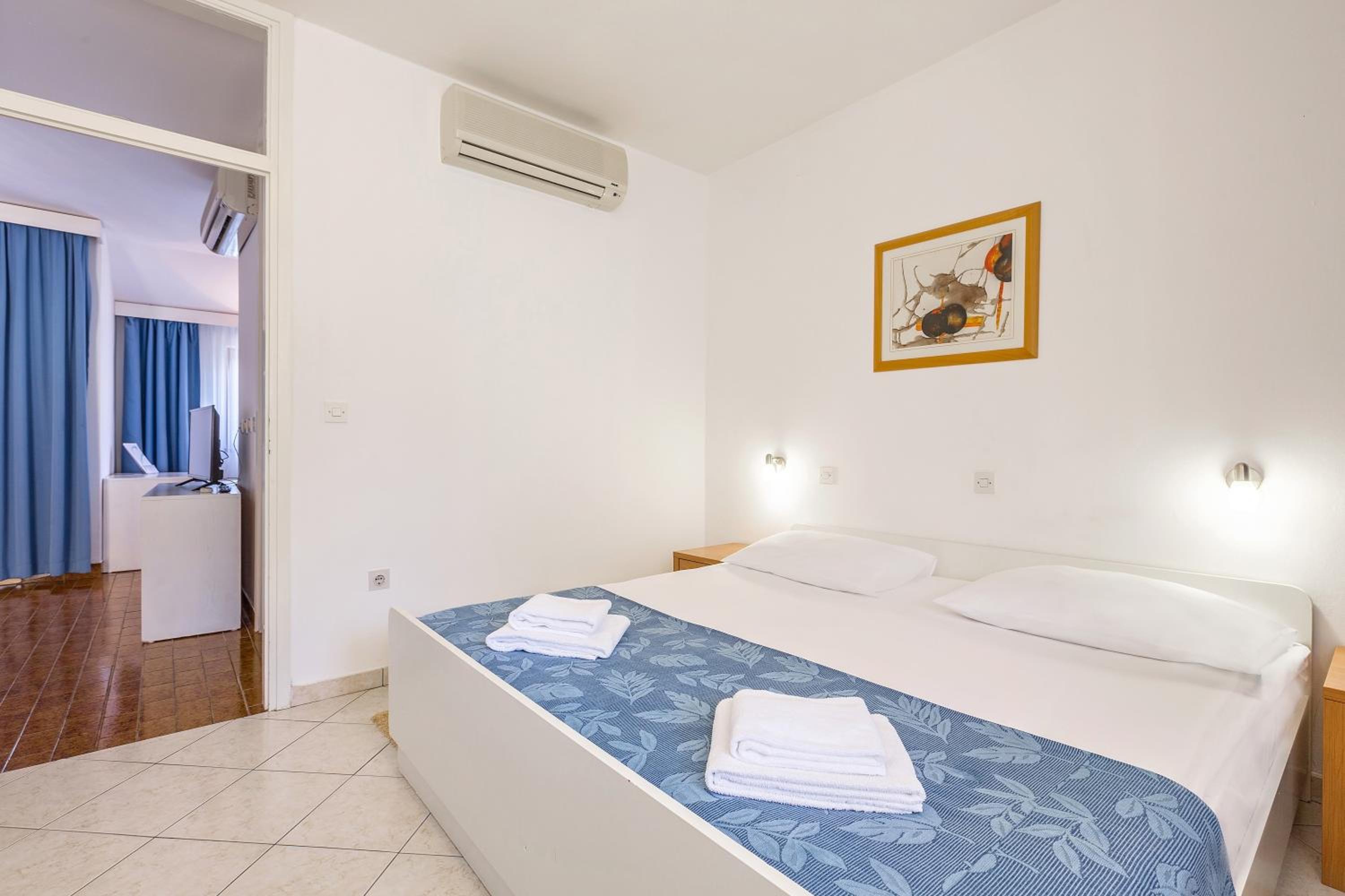 One-Bedroom Apartment (3 Adults) photo 3