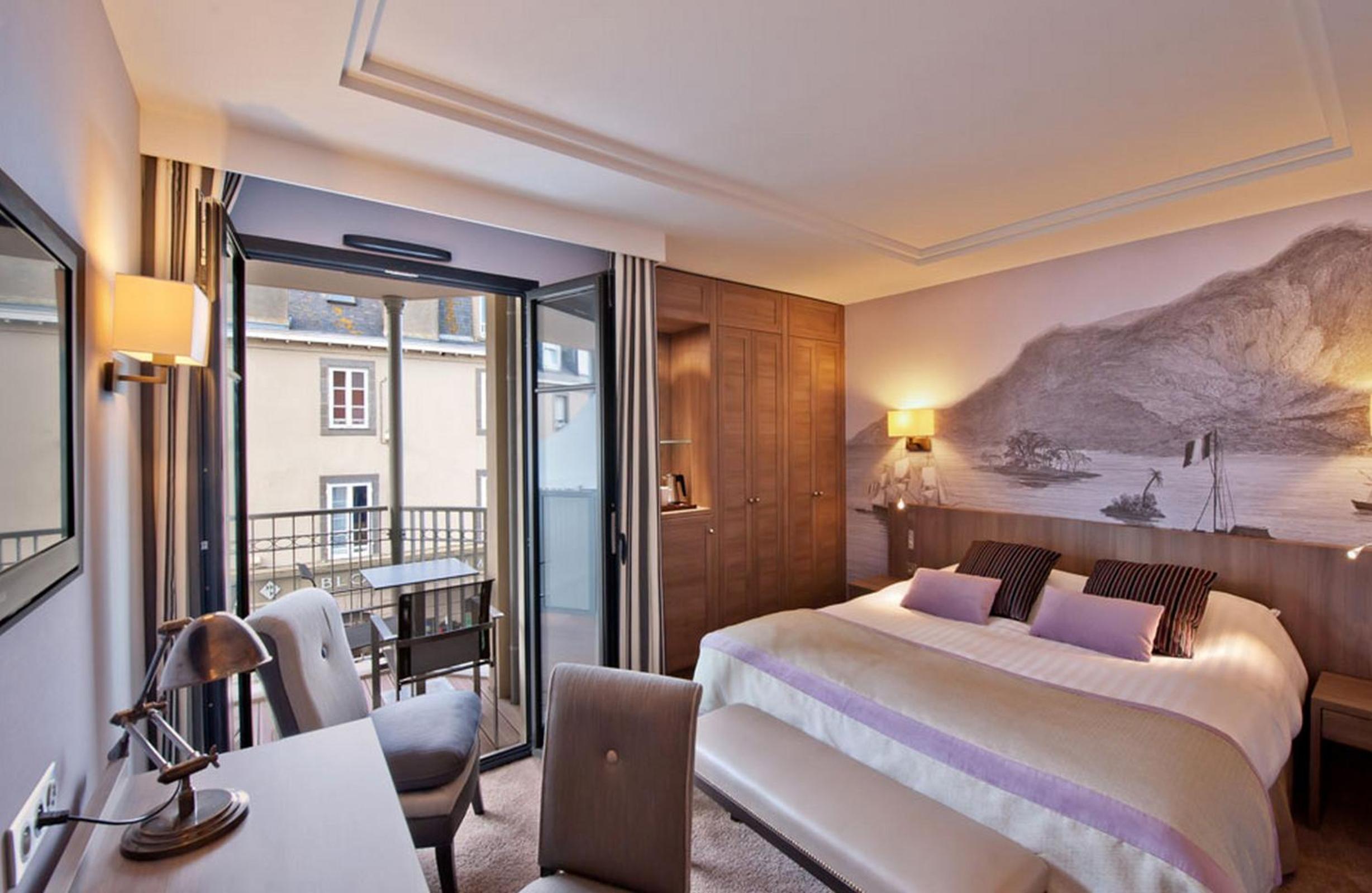 Standard Double or Twin Room with City View - Photo 3