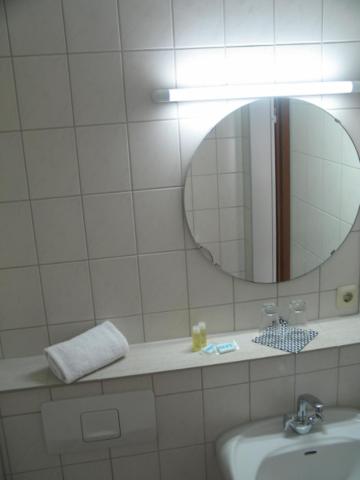 Double Or Twin Room - Photo 2