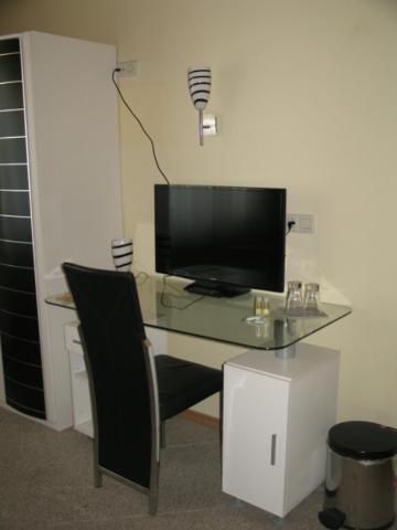 Double Or Twin Room - Photo 3
