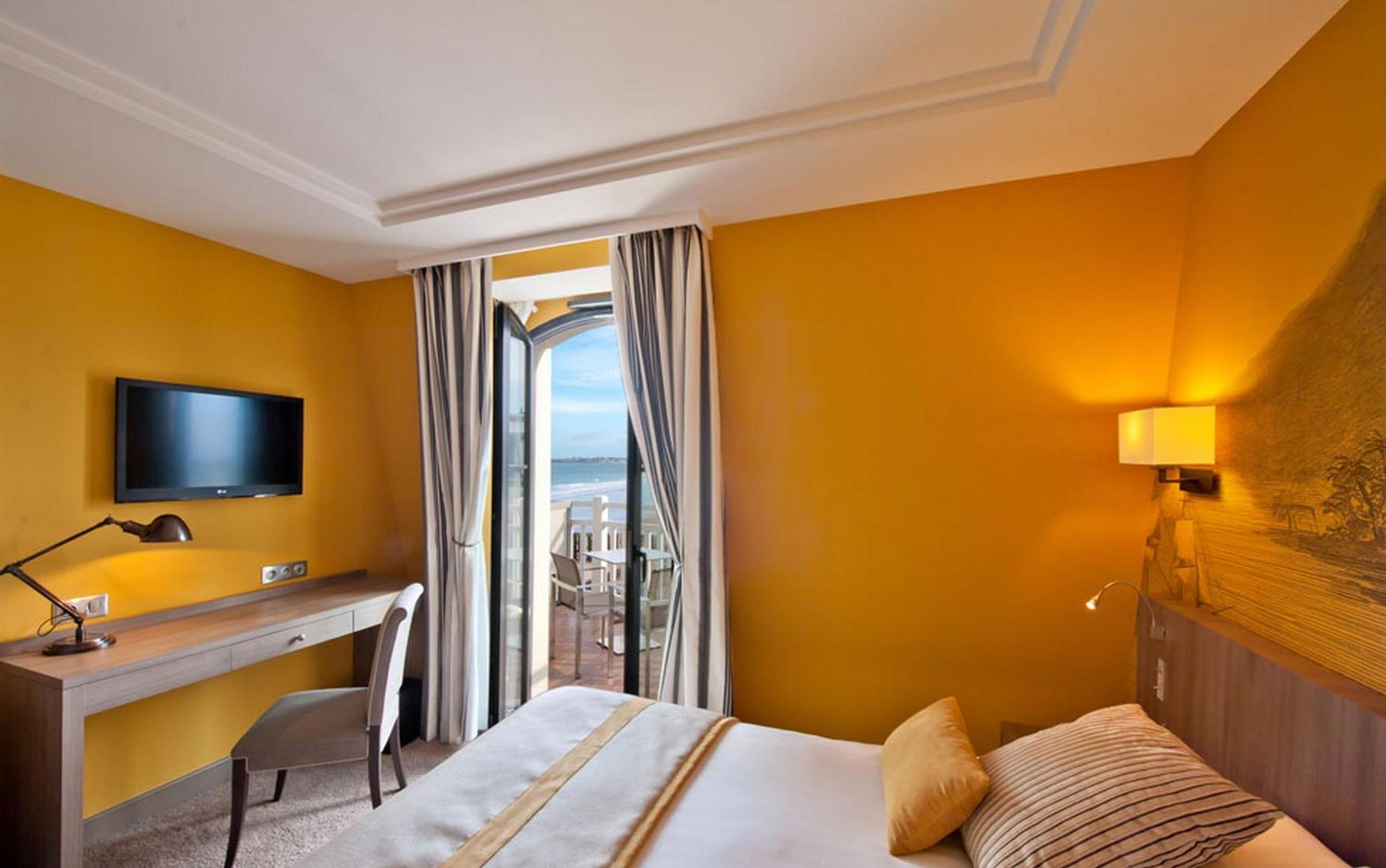 Superior Double or Twin Room with Sea View - Photo 1