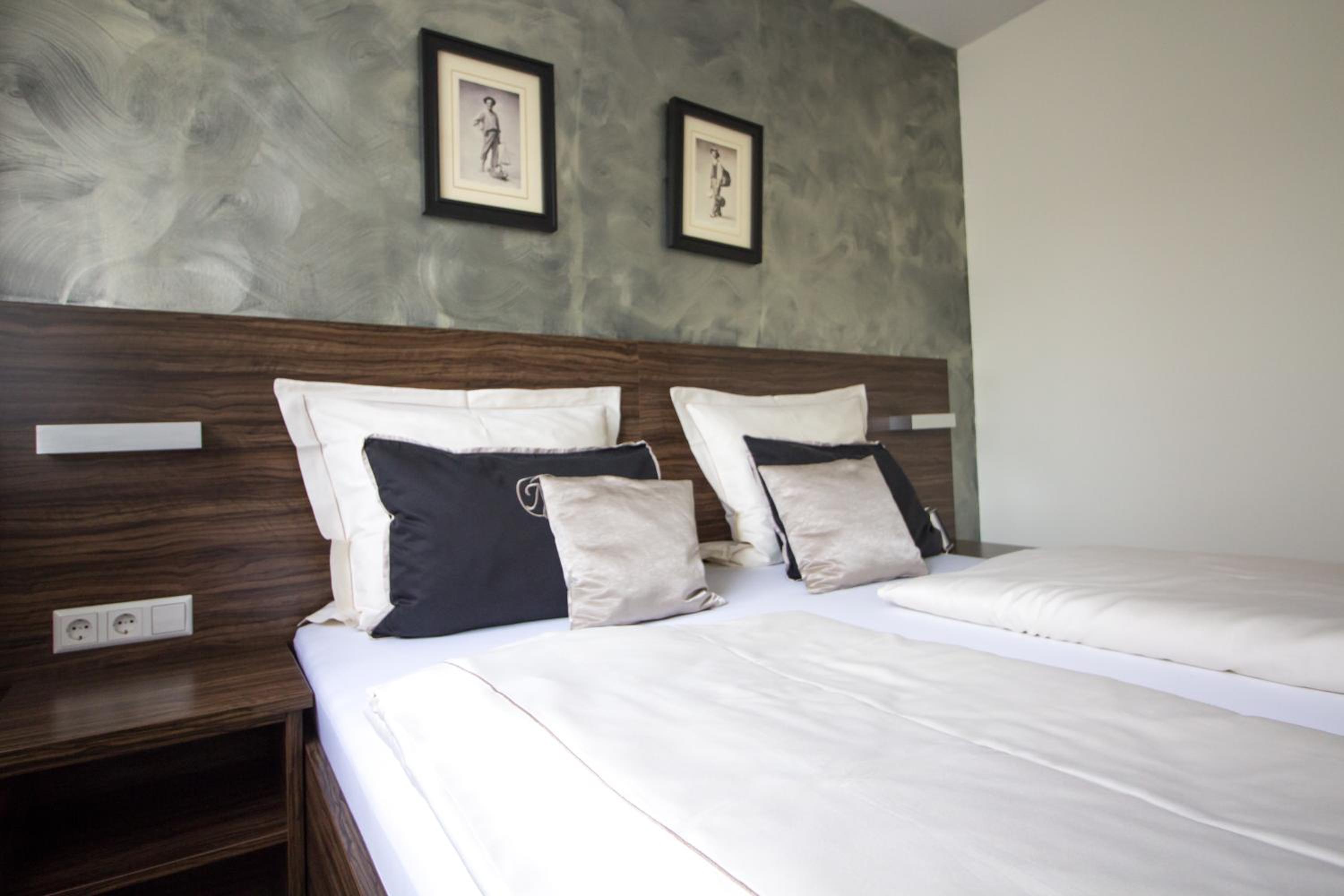Double Room - Photo 9
