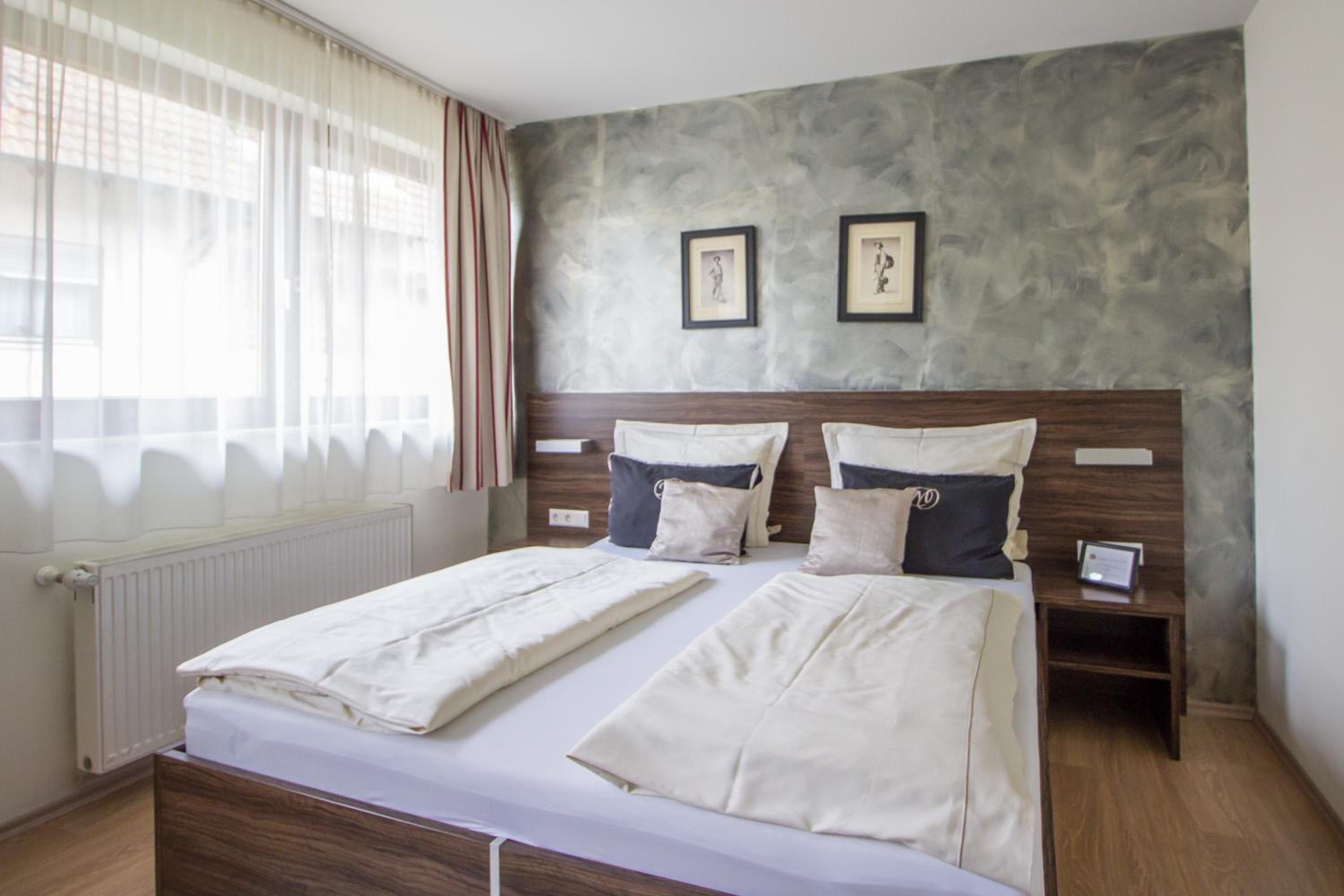 Double Room - Photo 10