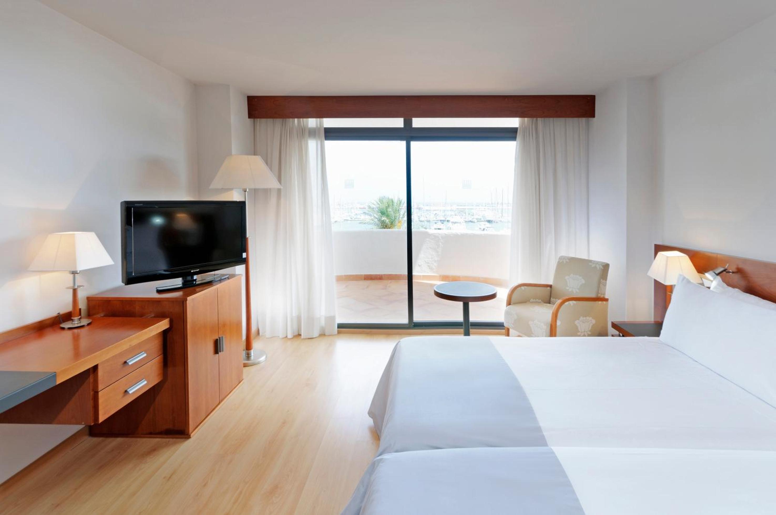 Standard Room with Sea View - Photo 2