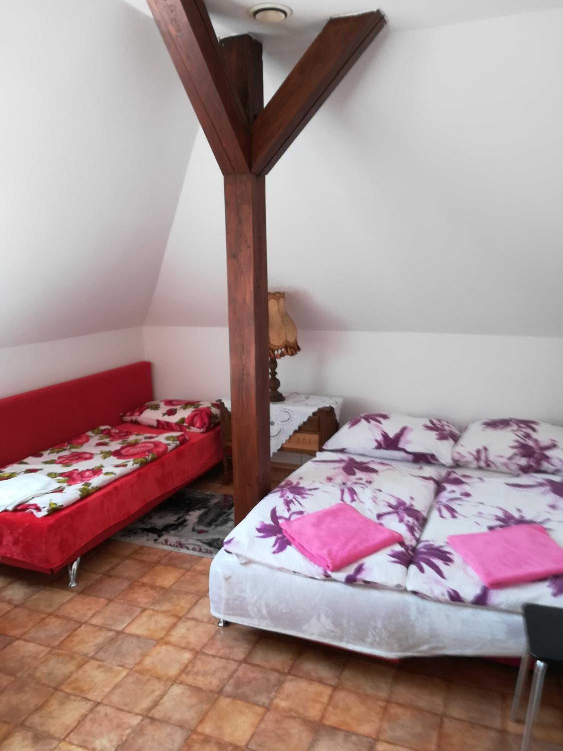Small Room with 2 Sofa beds - Photo 7