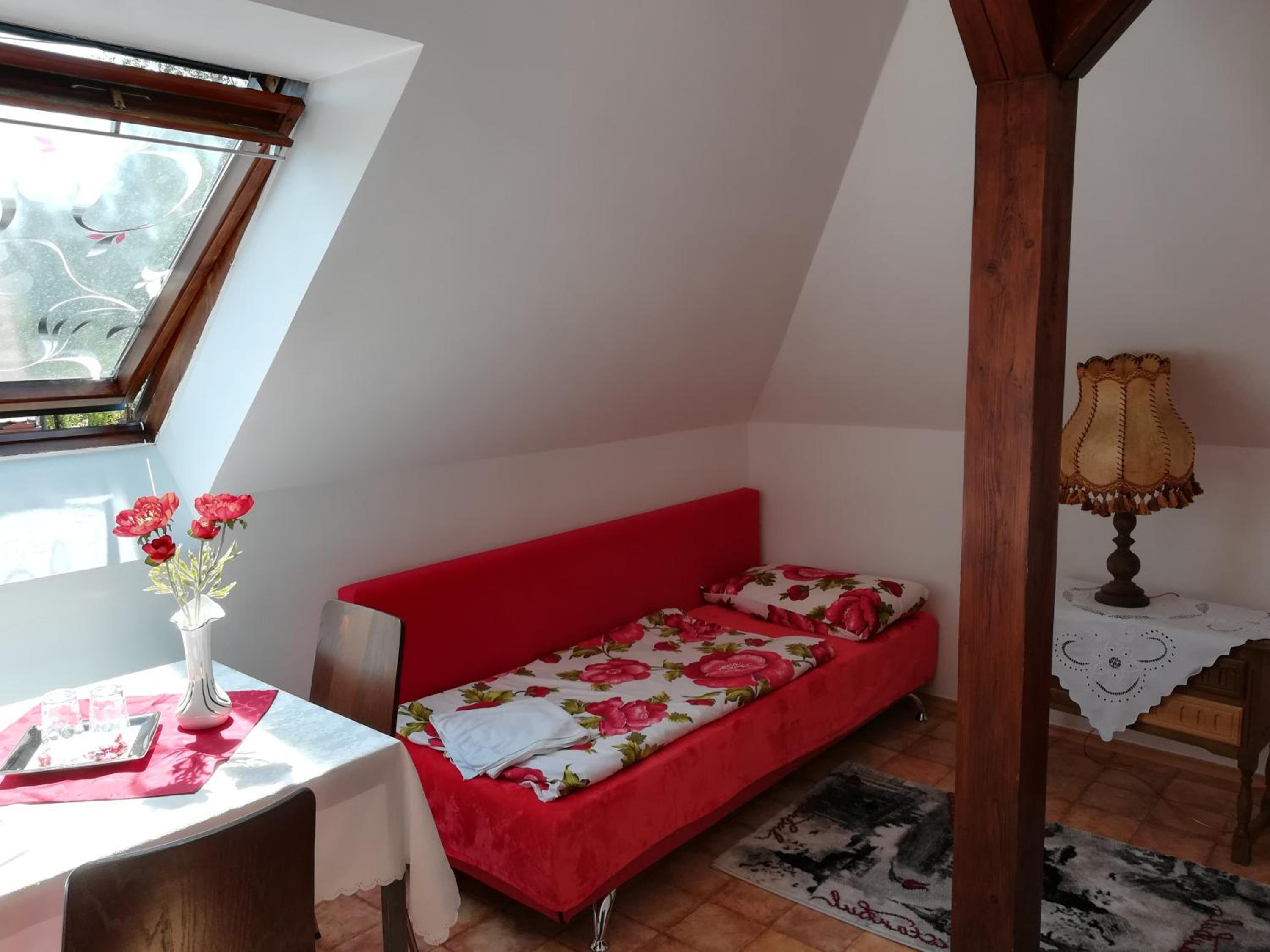 Small Room with 2 Sofa beds - Photo 10